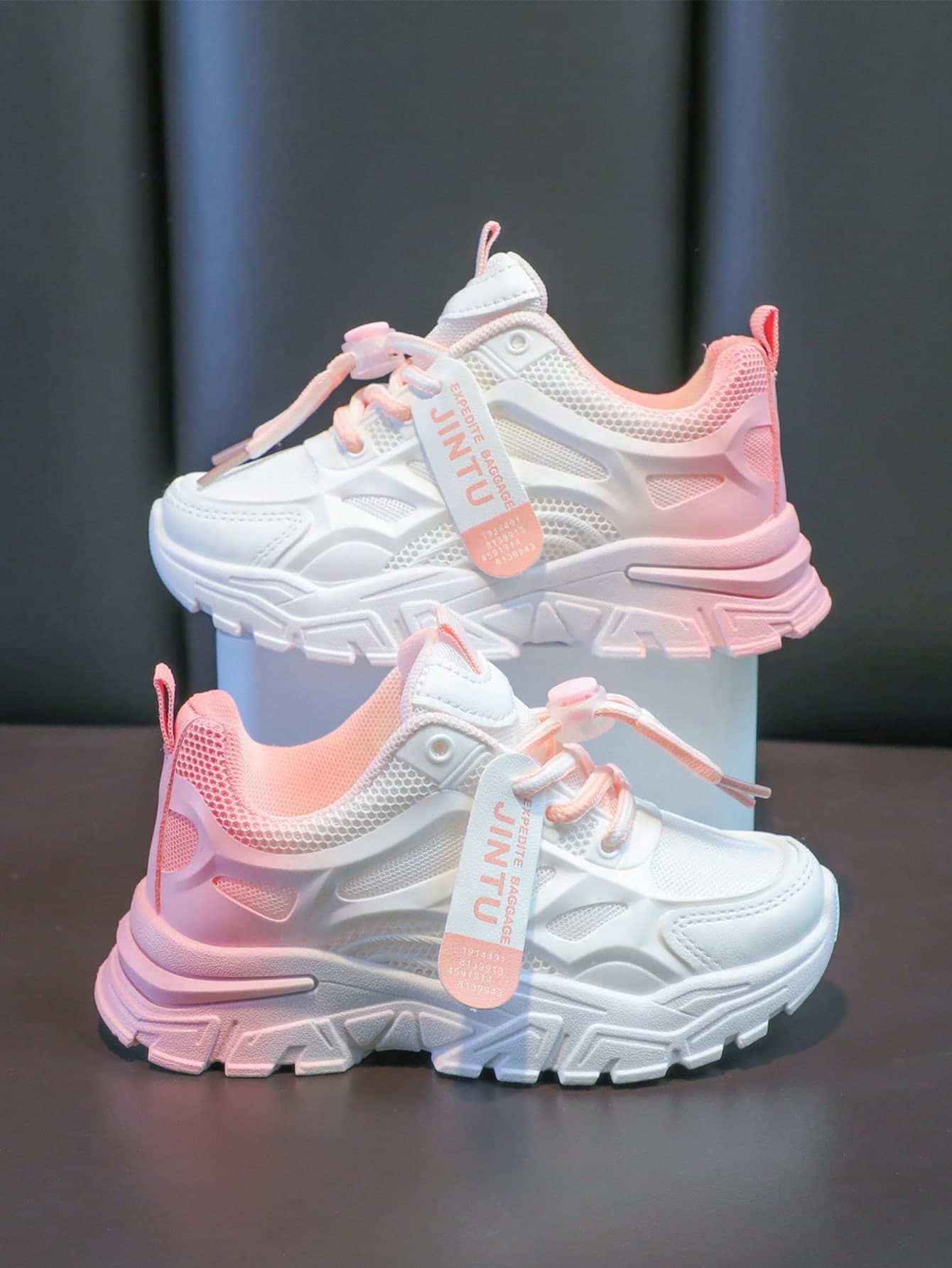1 Pair Girls Cute Fashion Gradient Color PU Design Casual Sports Shoes, Suitable For Daily Wear, School, Sports, All Seasons (Random Print, Spray Paint)
