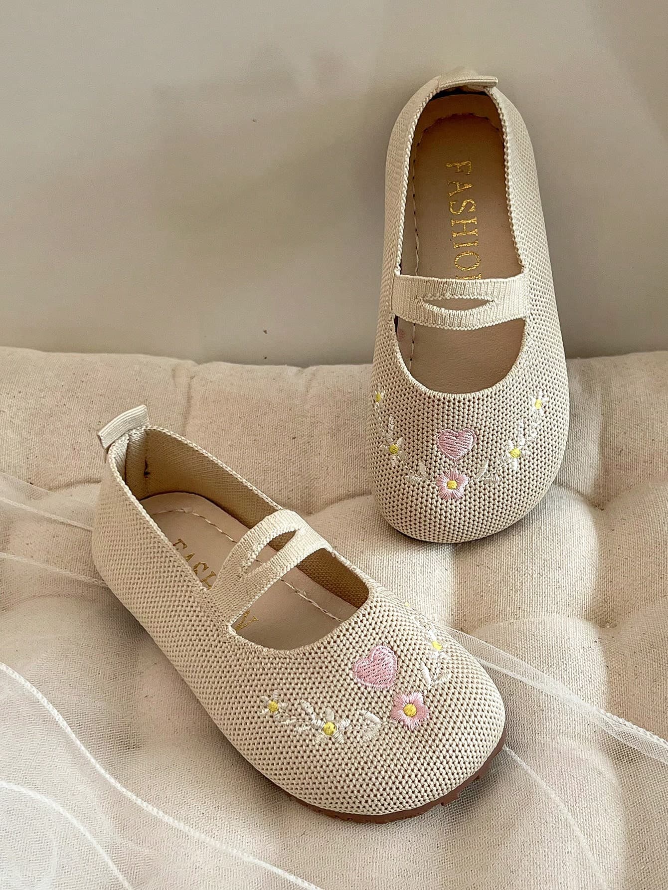 2025 Spring/Summer Essential Light Beige Mary Jane Shoes For Girls, Breathable Knit Fabric + Floral Embroidery Elastic Strap, Slip-On, Non-Slip Sole, Round Toe Flat, Sweet & Soft Healing Style Children Flat Shoes, Suitable For 3-12 Years Old Kids, Suitable For School, Gatherings And Daily Wear!