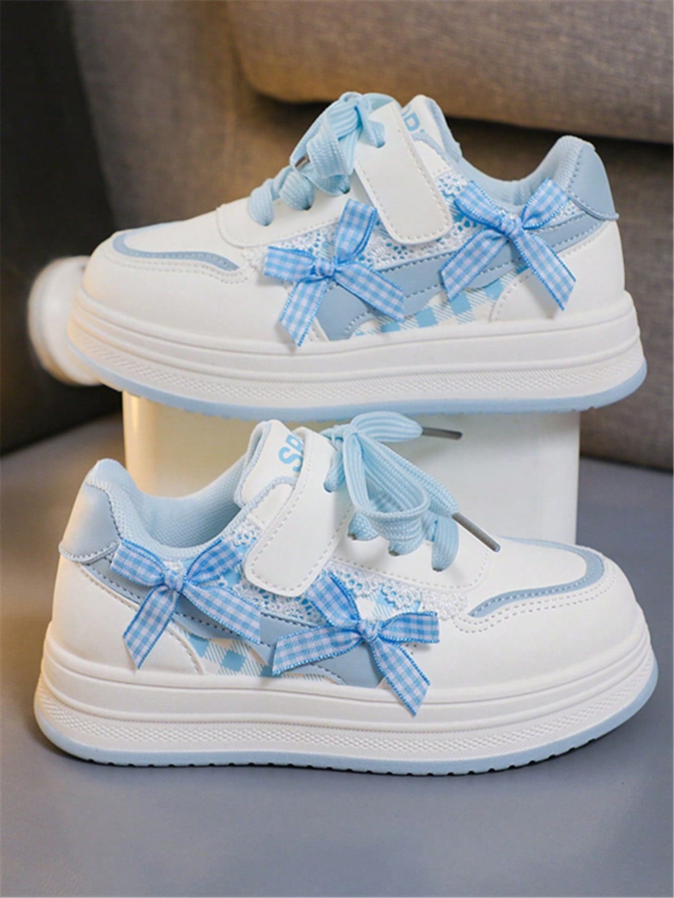 1 Pair Girls' Fashion Soft Bottom Bow Pendant PU Hook And Loop Outdoor Non-Slip Wear-Resistant Academy Style Cute Flat Sports Shoes, Suitable For All Seasons