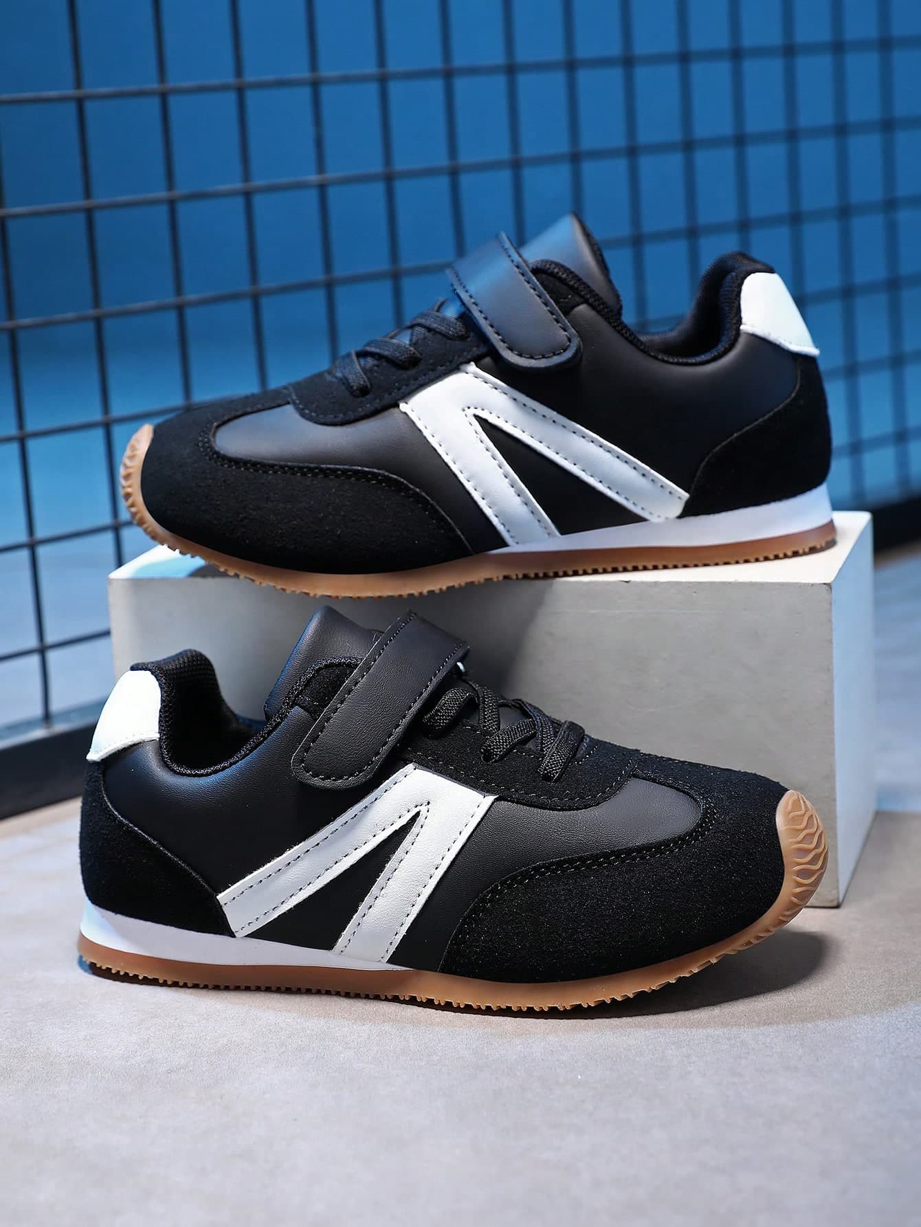 1 Pair Of Unisex Board Shoes Suitable For Boys, Girls, Children, Breathable Black Sports Shoes, Boys And Girls Casual Shoes