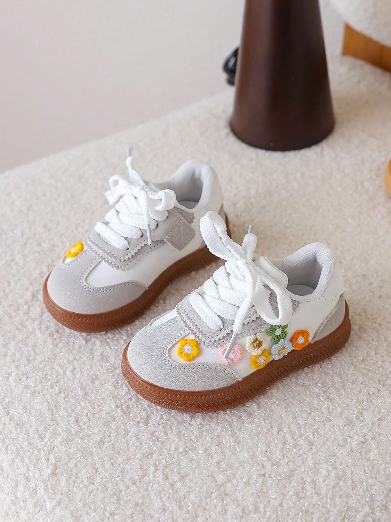 1 Pair Girls' Floral Embroidered Sneakers, New Spring/Autumn Children Soft Bottom Casual Breathable Shoes