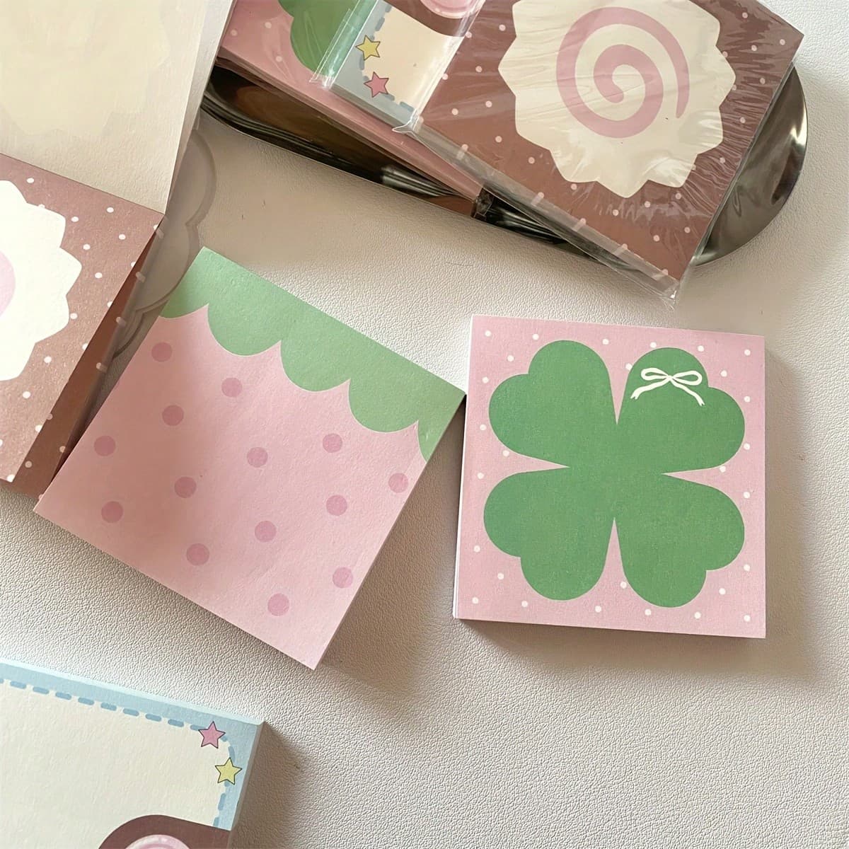 Cute Strawberry Clover Pudding Non-Sticky Notepad Square Sweet Pink Floral Pattern With Polka Dots And Stars - Suitable For Office, School, Home Organization, Strawberry Theme Supplies School Supplies