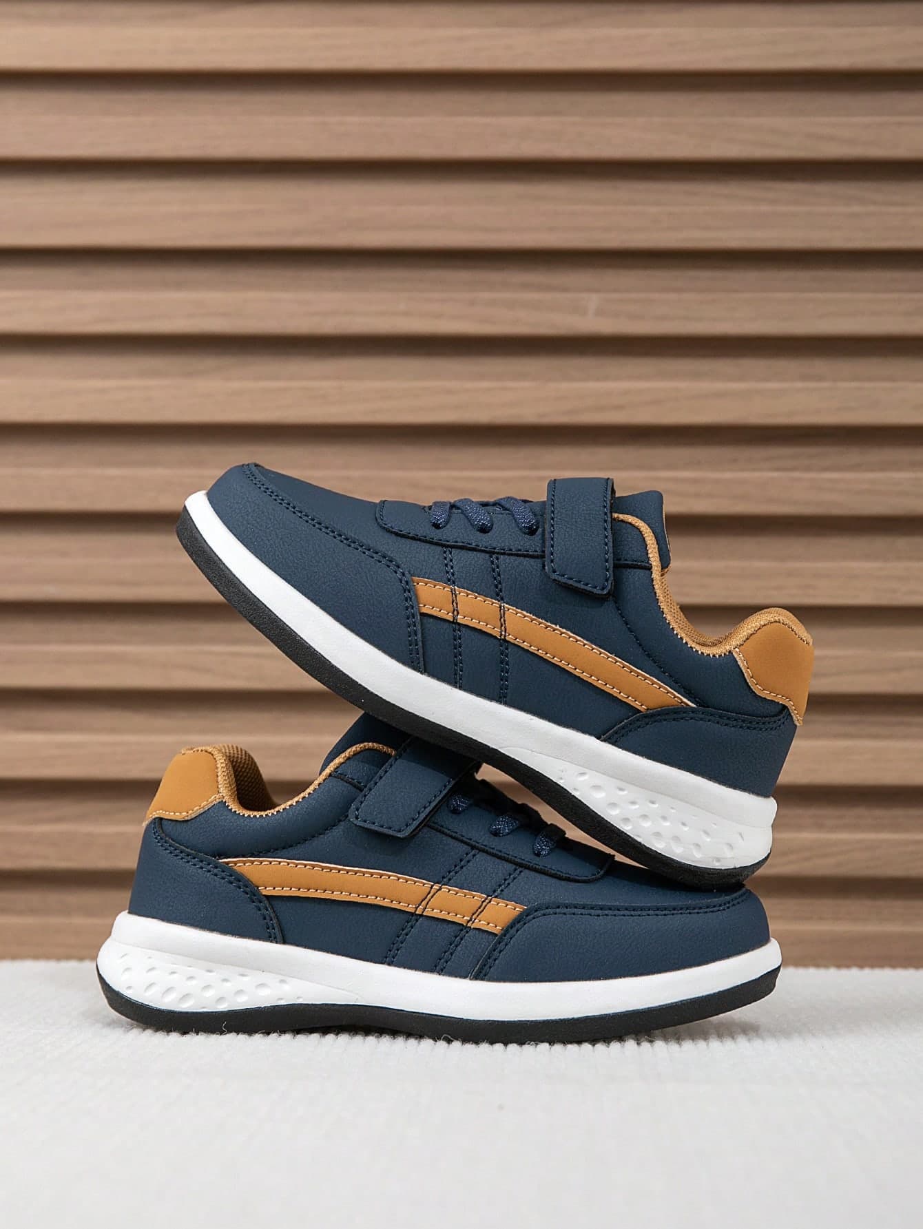 1 Pair Children's Casual Sports Shoes, Comfortable & Fashionable Hook And Loop Blue Gump Shoes, Soft Sole Non-Slip Running Shoes For Boys And Girls