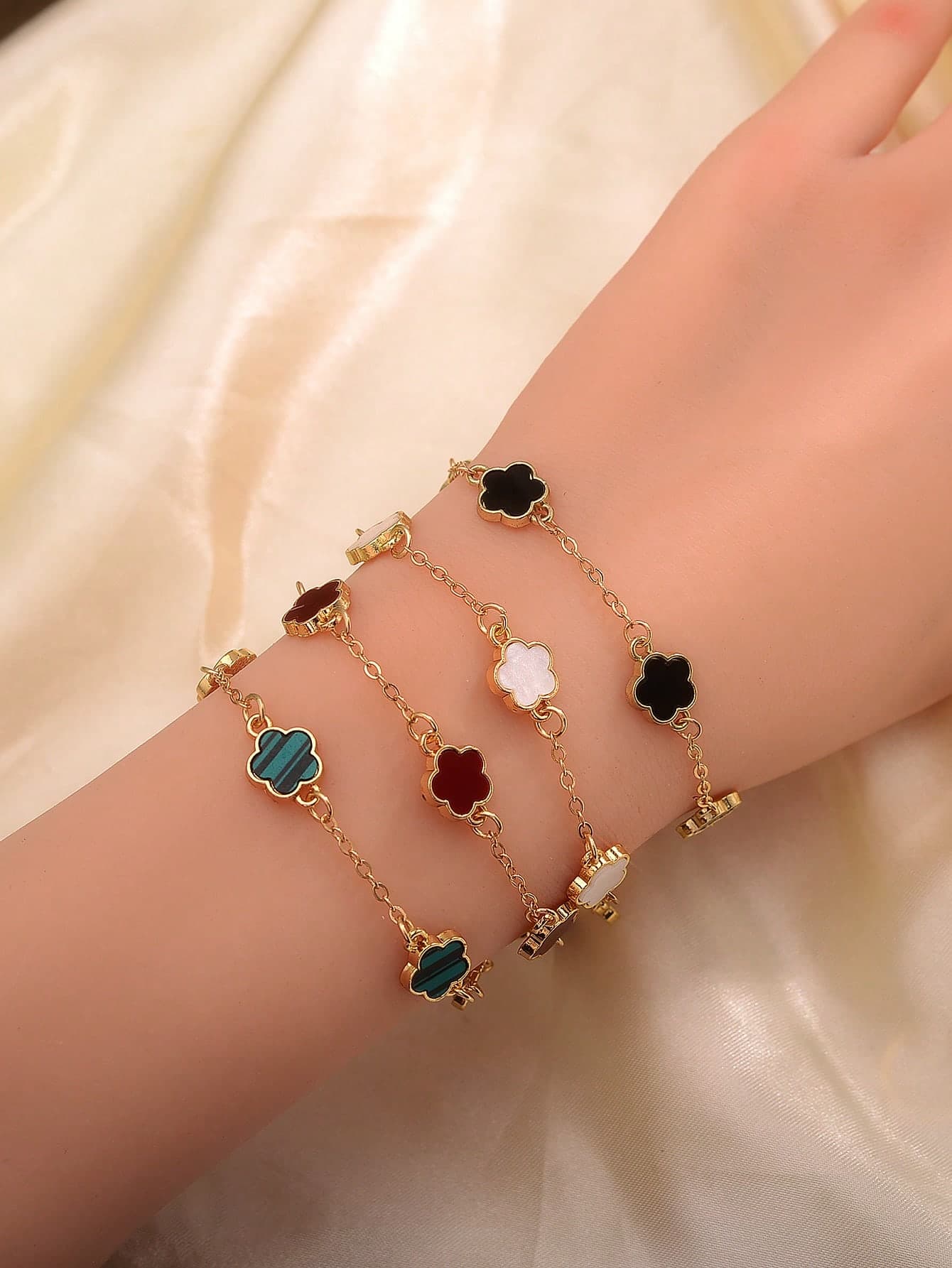4pcs Stainless Steel Lucky Clover Design Women's Bracelet Set, Elegant And Fashionable Accessory, Similar To Classic Four-Leaf Clover Jewelry Design, Suitable For Daily Wear To Add Sophistication