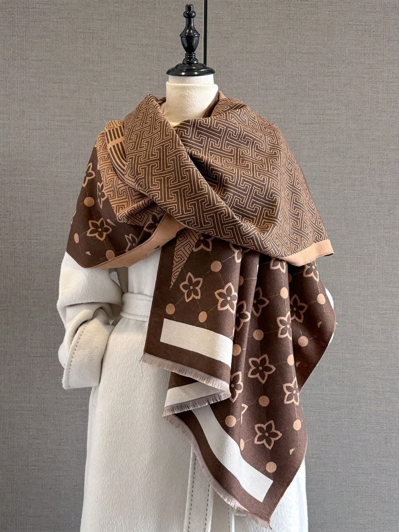 1pc Elegant Clover Jacquard Design Faux Cashmere Warm Scarf For Women & Neck Warmer Shawl For Air-Conditioned Room, Autumn/Winter