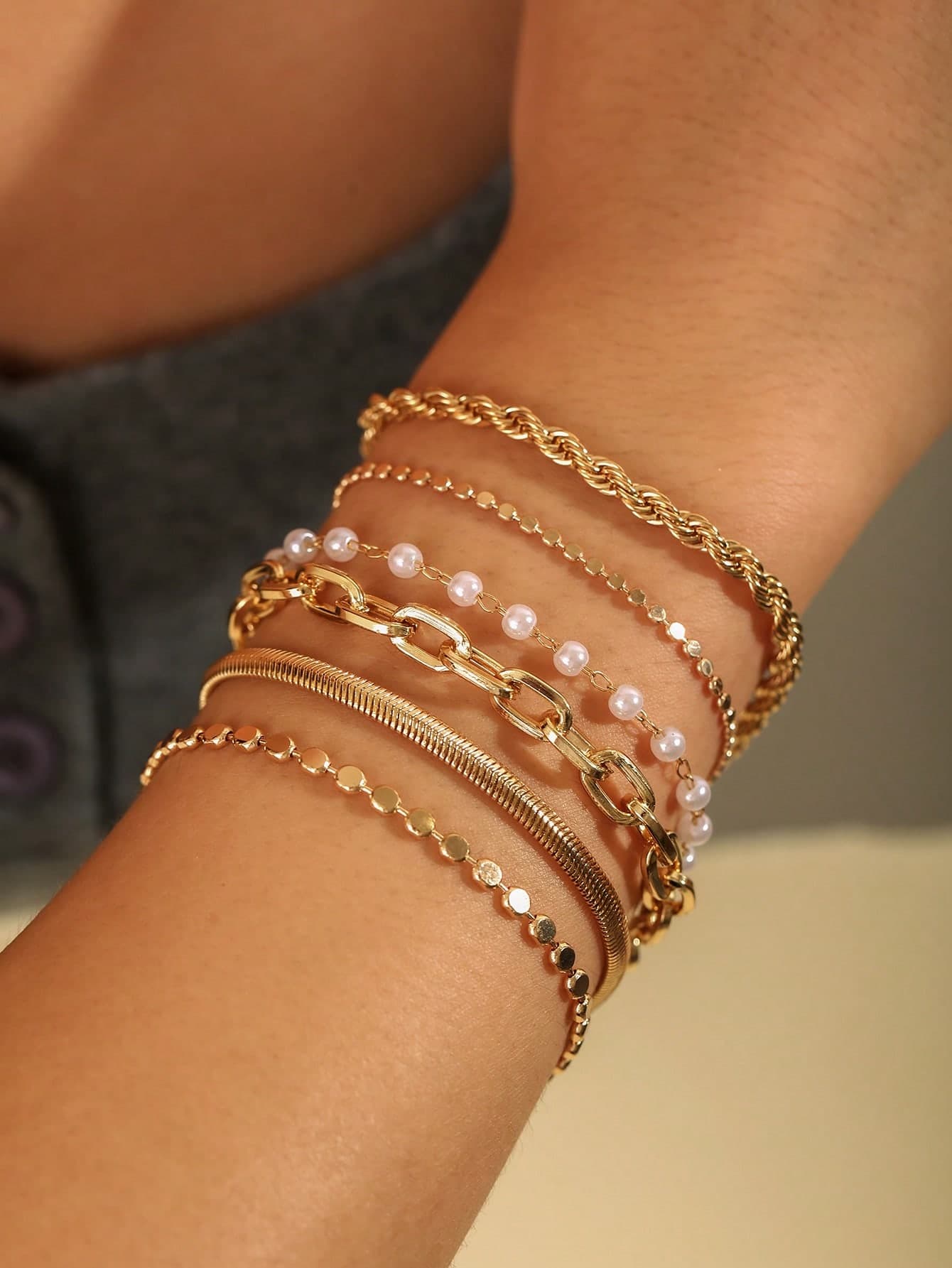 6pcs Elegant Metal Bracelet Set, Snake, Twisted, Flat Round Fashion Jewelry, Daily Wear (Random Quantity Of Flat Beads And Faux Pearls)