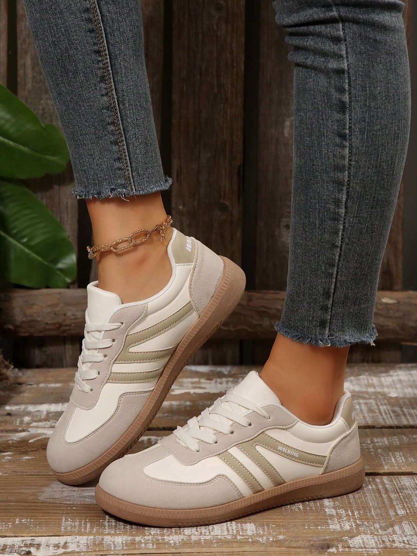1 Pair Women's Casual Geometric Pattern Flat Round Toe Lace-Up Sneakers, Fashionable & Versatile