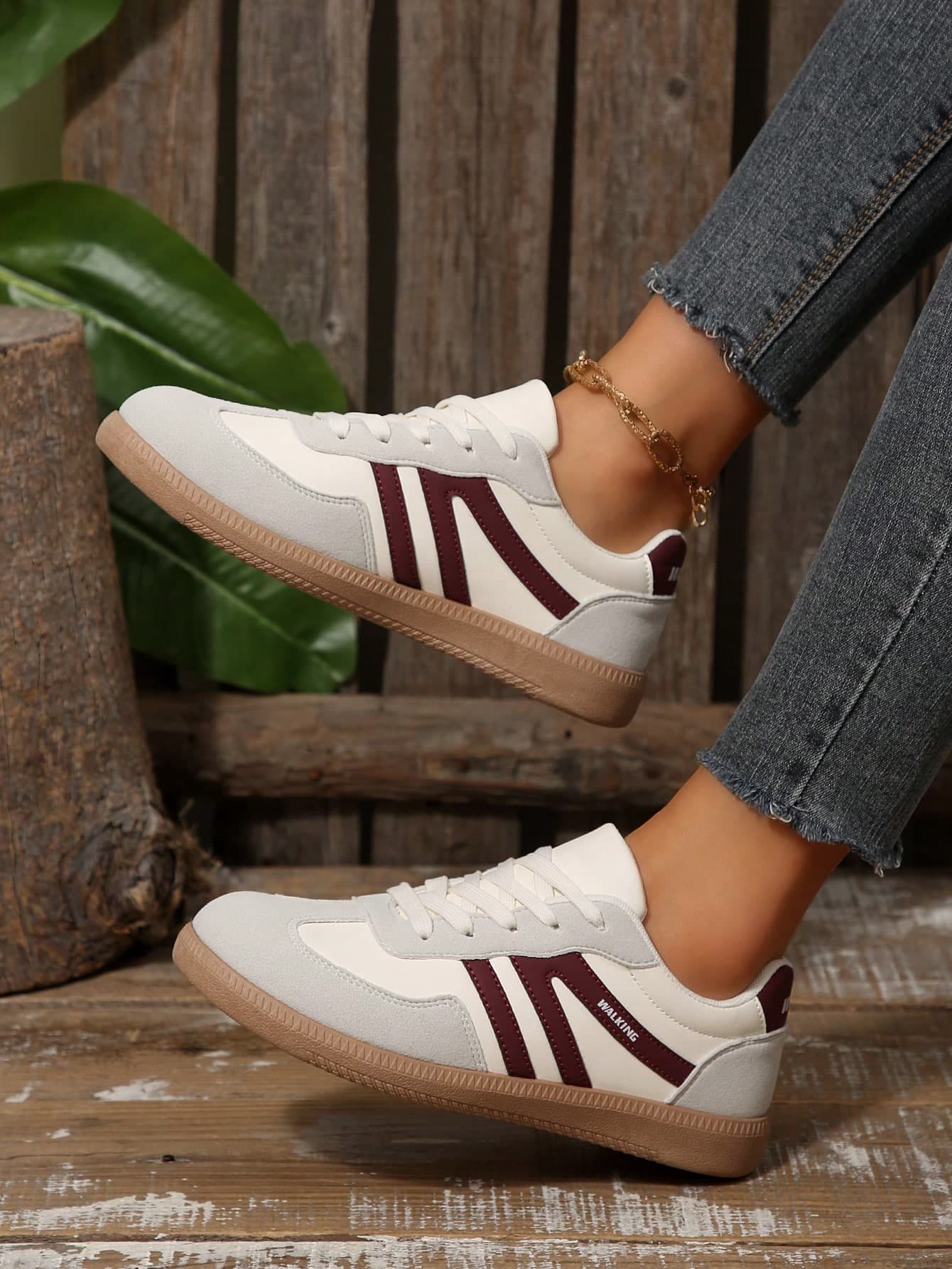 1 Pair Women's Casual Geometric Pattern Flat Round Toe Lace-Up Sneakers, Fashionable & Versatile
