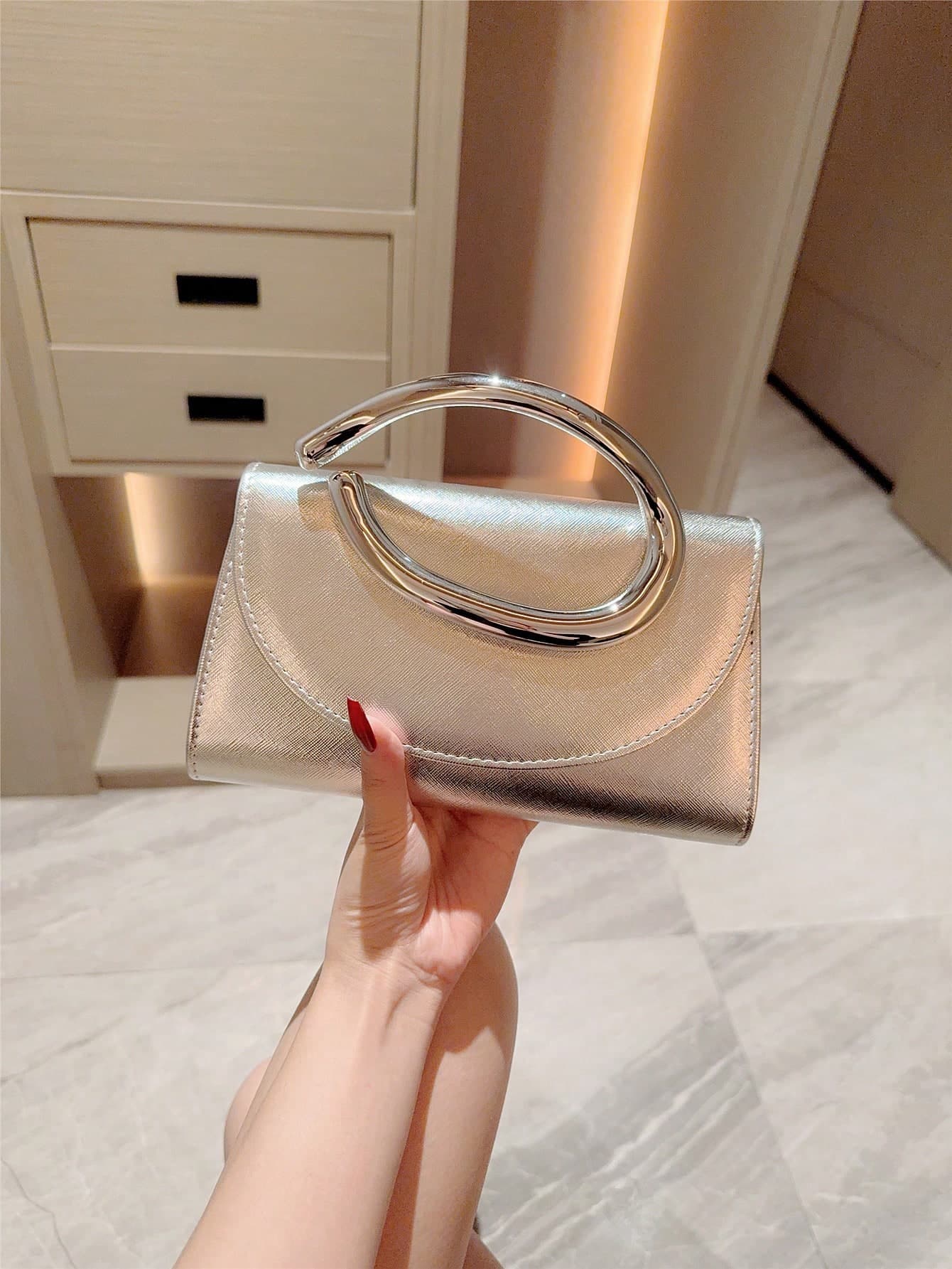 1pc European & American Fashion Metal Decor Mini Box Clutch, High-End Shiny Metal Strip Handbag For Women, Elegant Luxury Evening Bag For Party/Wedding/Prom/Cocktail, PU Leather Design Bag With Metal Chain