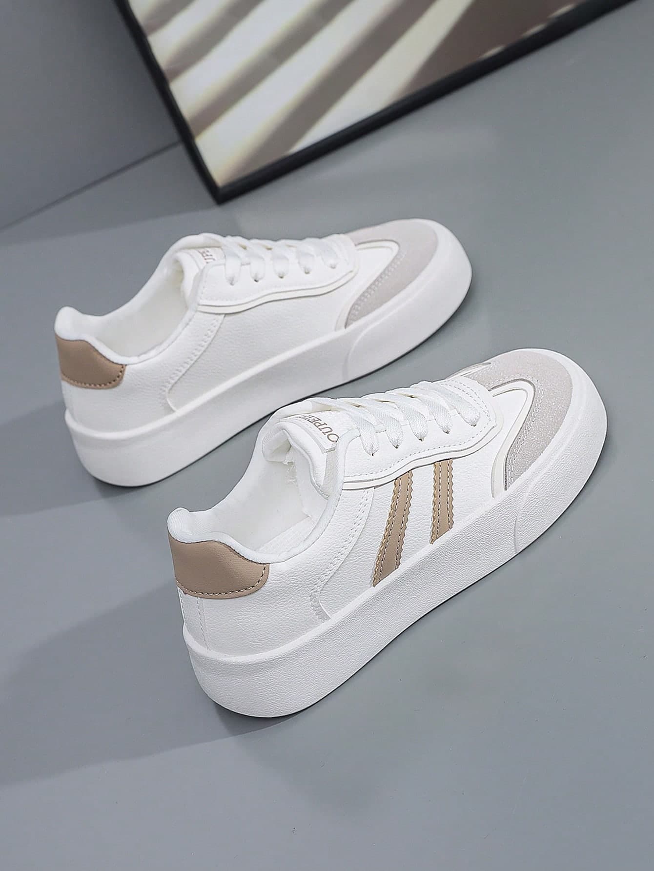 Women's Casual Low-Top Flat Skateboard Shoes, Versatile White Sneakers, Classic Flat Shoes