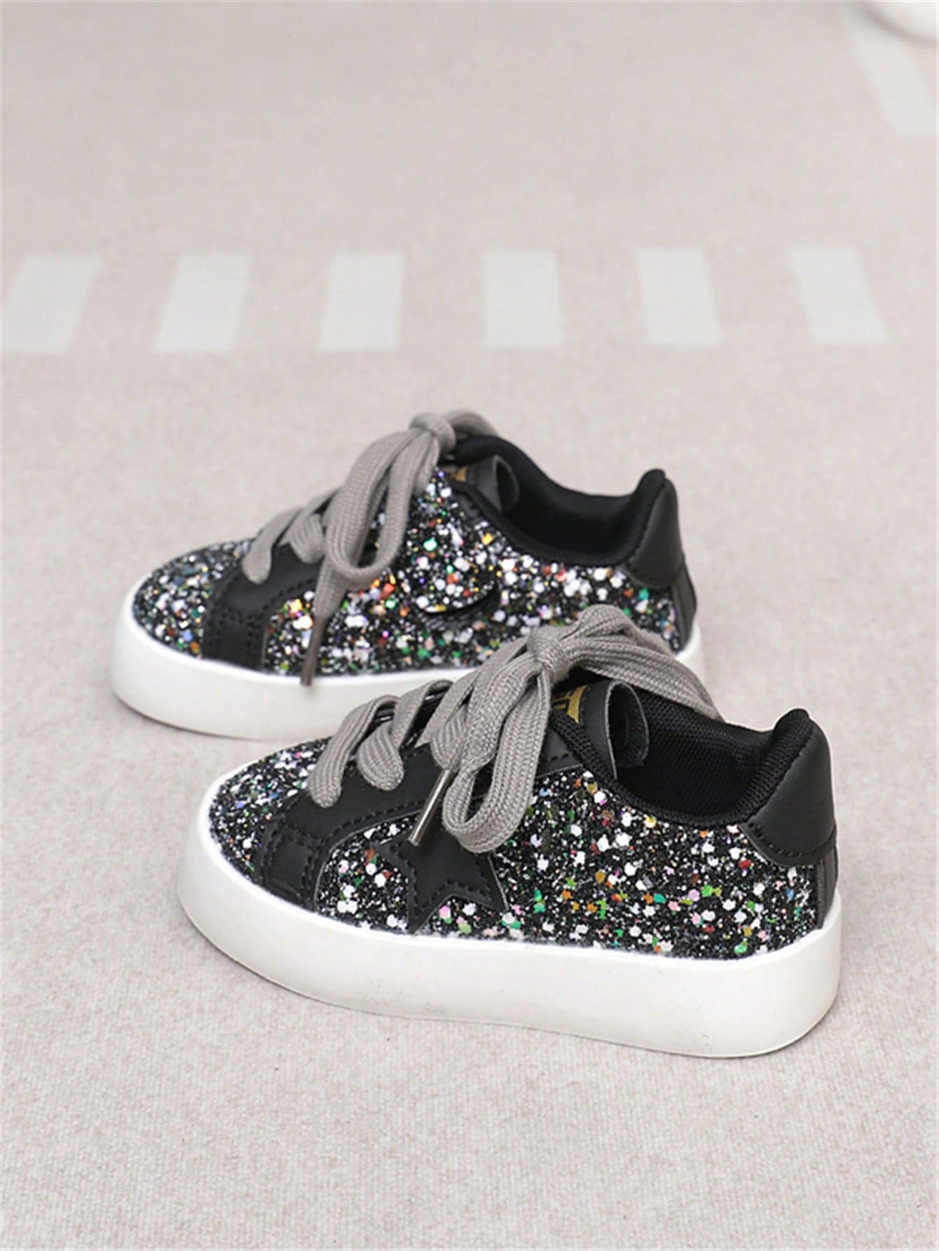 1 Pair Kids Shoes, PU Leather Upper, Shiny Sequin Star Pattern, Breathable Flat Sole, Non-Slip, Versatile Fashion Sneakers For Children, Suitable For Spring, Summer, Autumn, Winter, Casual, Outdoor, Running, School, Basketball, Party, Travel, Infant Performance