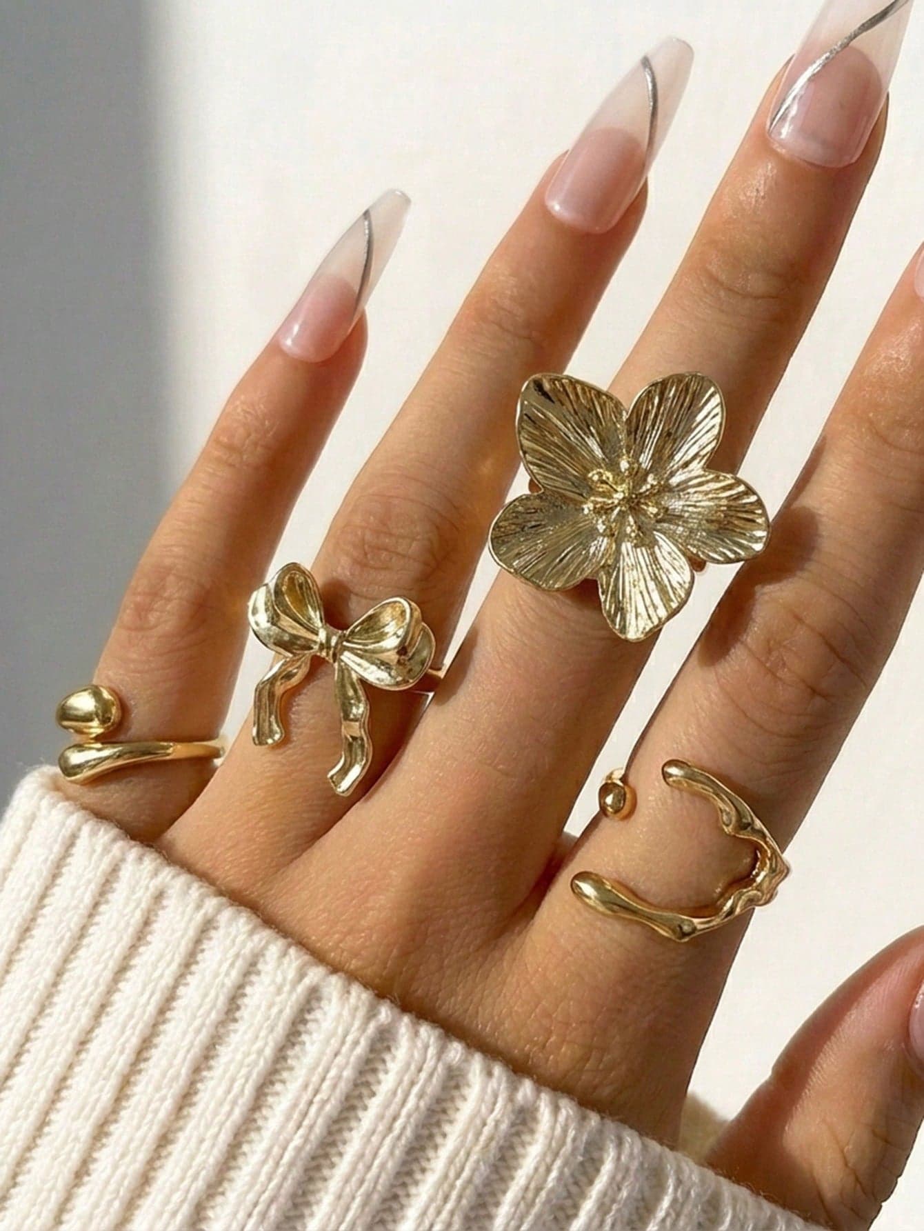 4pcs Metal Oversized Flower Alloy Ring Set, Asymmetrical Bow Design, Vintage French Style, Suitable For Daily Wear, Weddings, Parties, Beach For Women