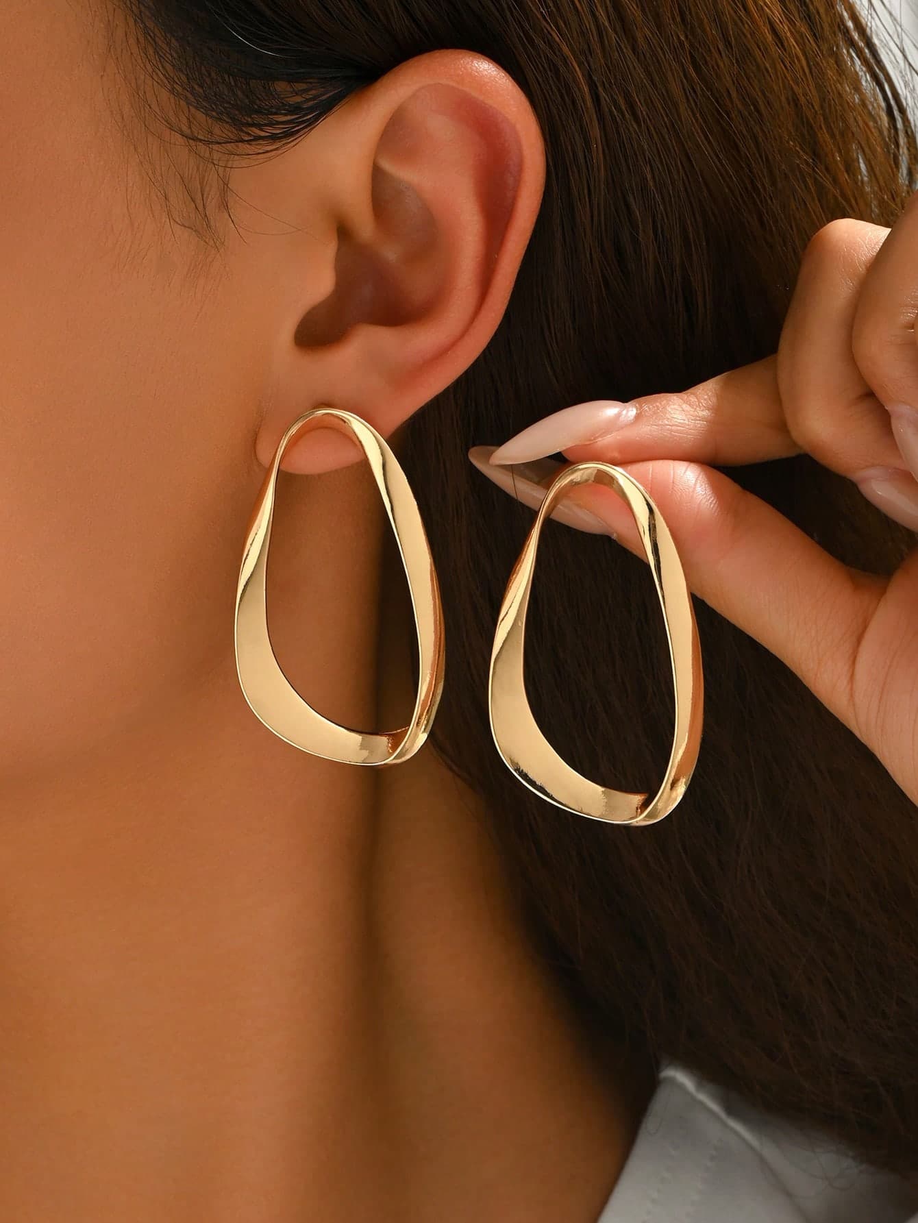 1 Pair Sexy Exaggerated Gold Alloy Long Earrings, Multiple Styles Available: Geometric Meander, Leaf Twist, Phoenix Tail Wing, S-Curve, Polished Asymmetrical Teardrop, Butterfly Ribbon, Pleated Leaf, Hollow Circle, Geometric Line Asymmetrical Metal, Cone Pendant, Round Floral Pendant, Wave Earrings, Alloy Electroplated, Minimalist Women's Long Earrings, Versatile Design To Enhance Your Style, Perfect For Daily Wear And Parties All Year Round, Designed For Women Who Appreciate Elegance And Charm