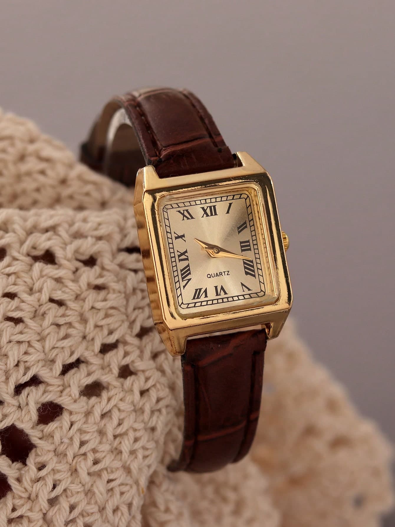 1pc Women's PU Leather Strap Watch, Retro British Style Small Dial Quartz Watch, Niche Luxury Fashion, Suitable For Holidays, Parties, Weddings, Back To School, Christmas, Thanksgiving, Halloween, Easter And Other Occasions, Best Gift For Women