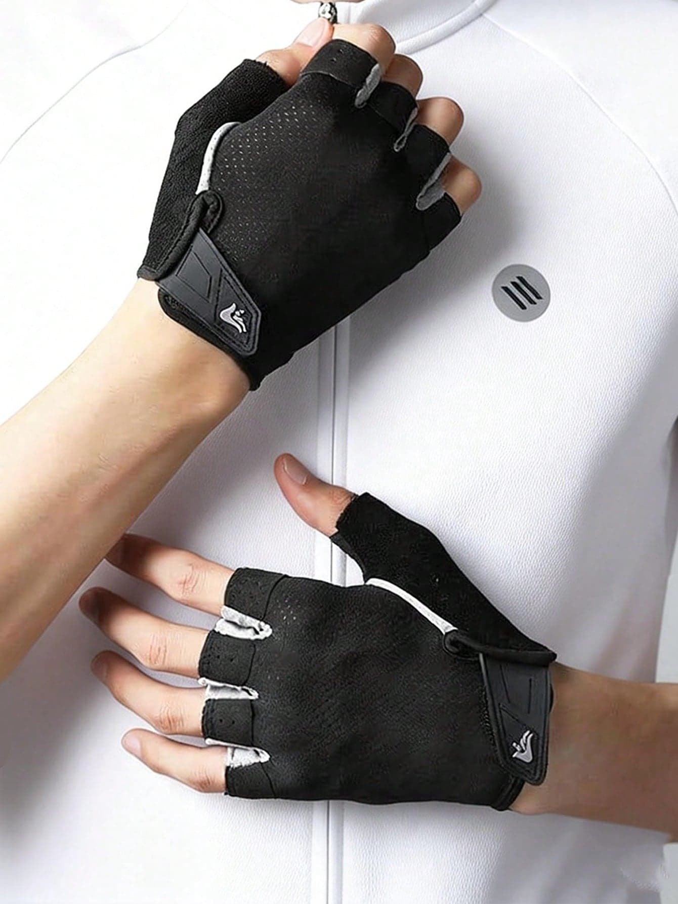 Anti-Slip Fingerless Gloves With Full Palm Protection Breathable Gym Gloves For Men And Women Half Finger Cycling Gloves Workout Gloves For Weightlifting Training Gym Fitness Hanging Pull Ups Gym Equipment Bike Accessories Outdoor Sports Equipment