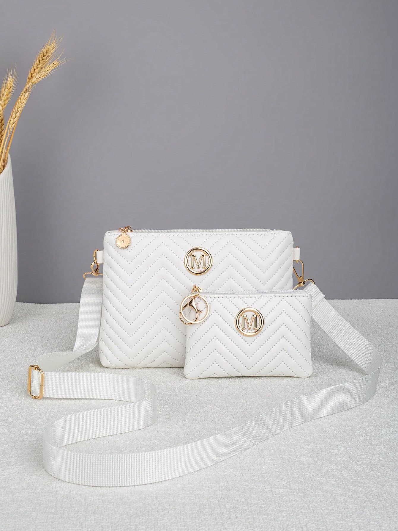 Fashionable Black Quilted Women's Crossbody Bag With Adjustable Gold-Tone M Logo Strap, Casual Daily Shoulder Bag, Lightweight Zipper Clutch