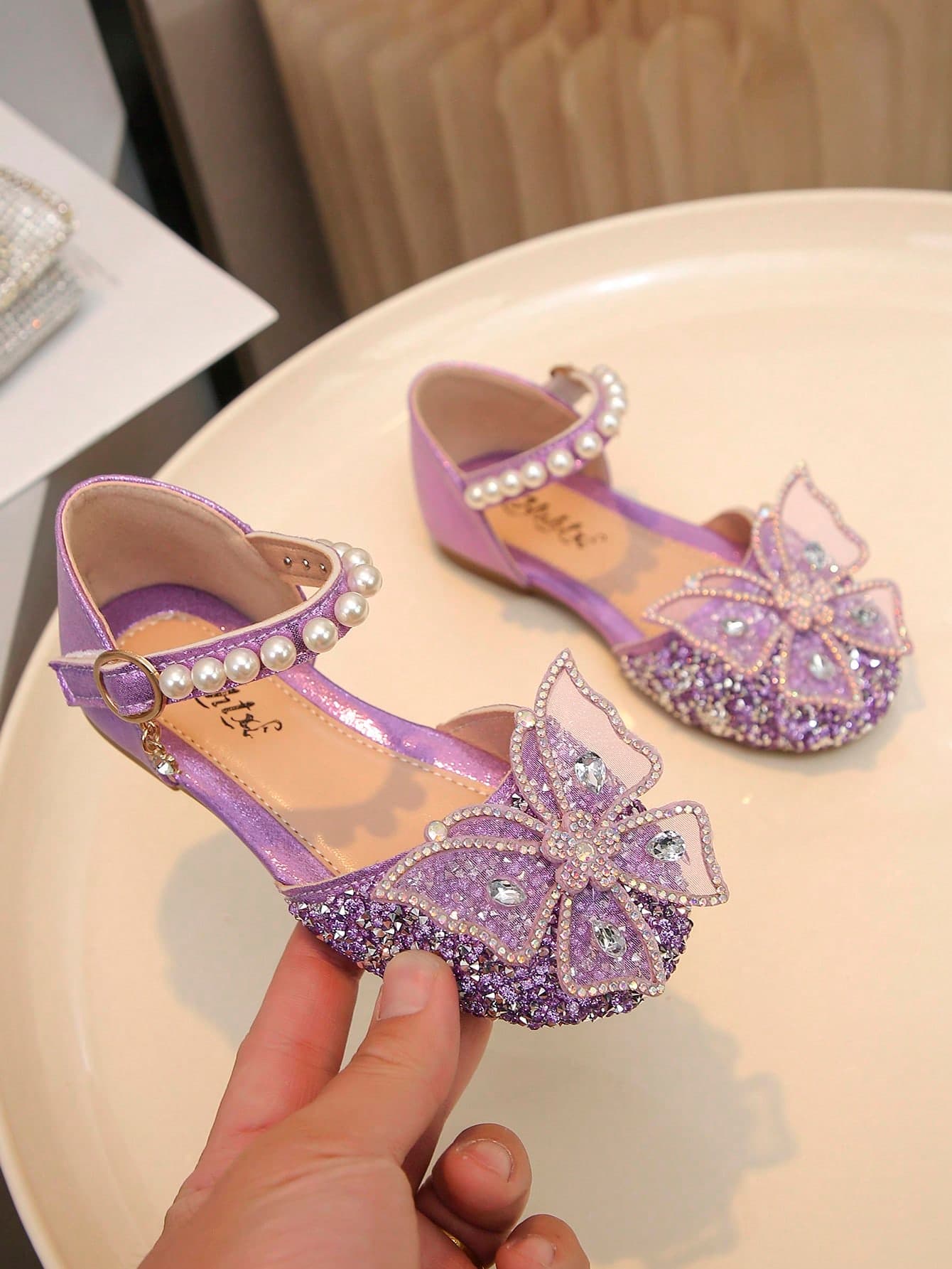 1 Pair Girls' Casual Versatile Beaded Bow Sandals, Flat Summer Beach Shoes For Toddler, Little, Big Kids, Suitable For Holidays, Parties, Spring, Summer