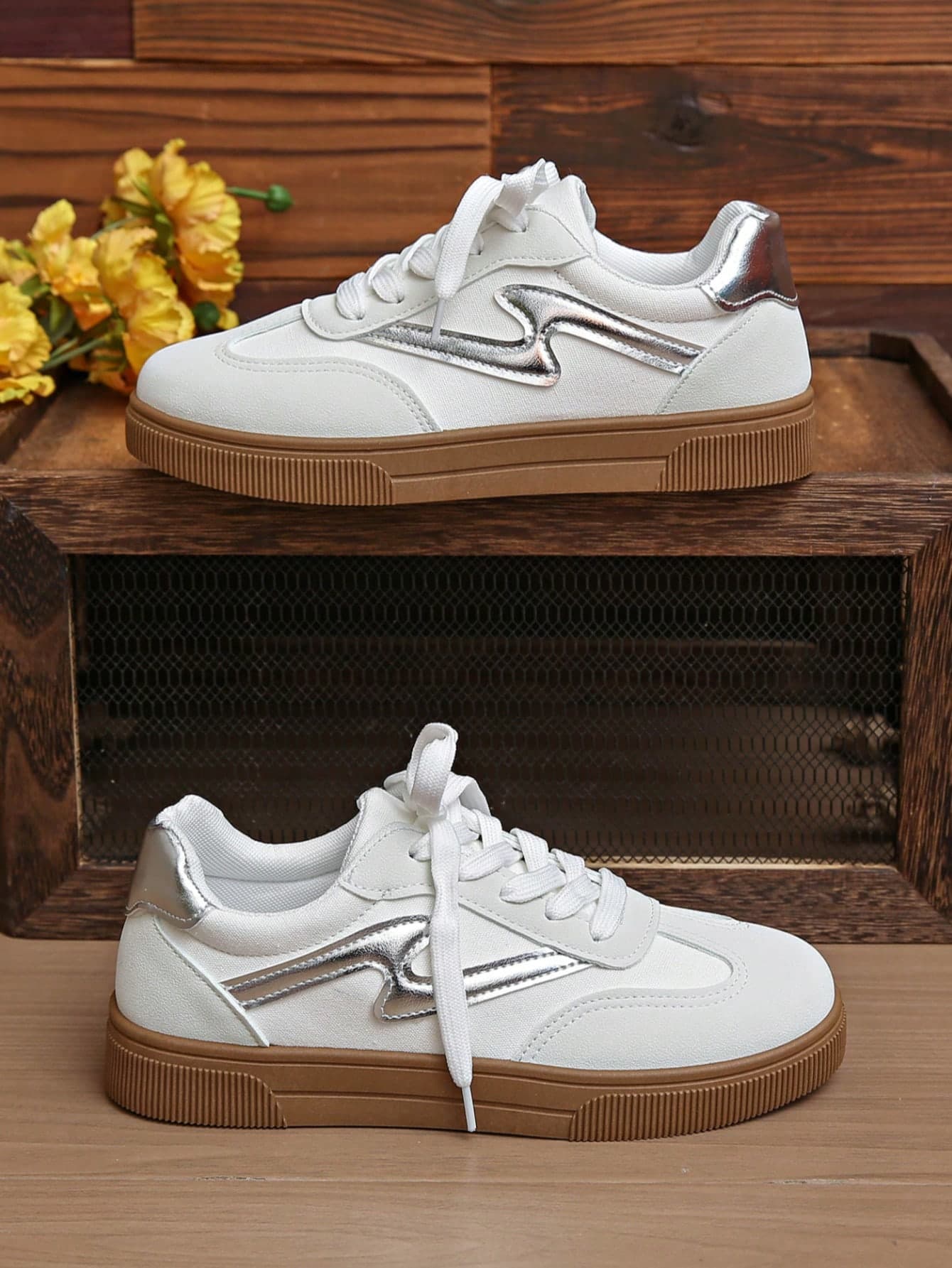 1 Pair Women's Multifunctional Fashion Casual Shoes, Flat Lace-Up Round Toe Rubber Sole Casual Sneakers, White & Silver Color Block, Daily Wear, Style Casual Shoes, Size 36-42,