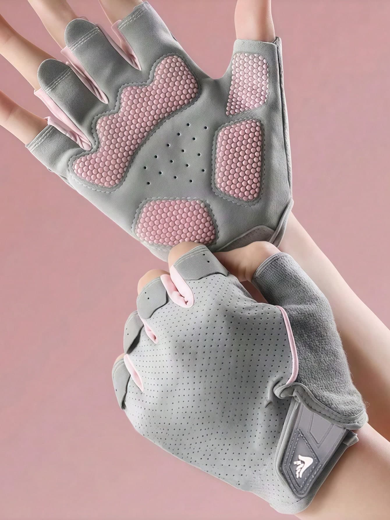 Anti-Slip Fingerless Gloves With Full Palm Protection Breathable Gym Gloves For Men And Women Half Finger Cycling Gloves Workout Gloves For Weightlifting Training Gym Fitness Hanging Pull Ups Gym Equipment Bike Accessories Outdoor Sports Equipment