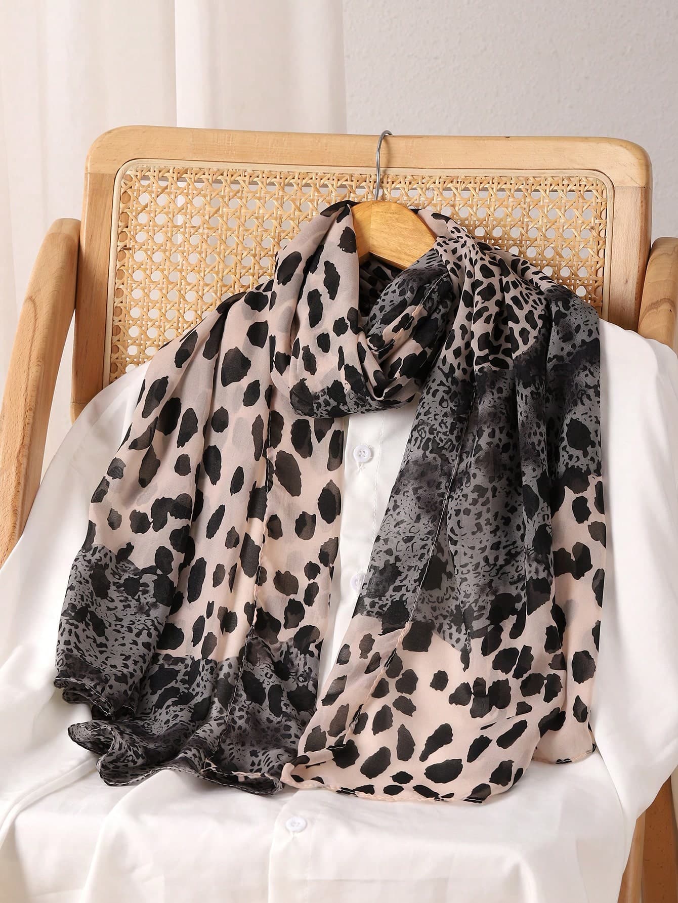 1pc Women's Full Print Leopard Chiffon Scarf, Lightweight Soft Portable Bohemian Style Elegant Scarf, Ideal Gift For Daily, Leisure, Travel, And Festivals,Beach,Holiday