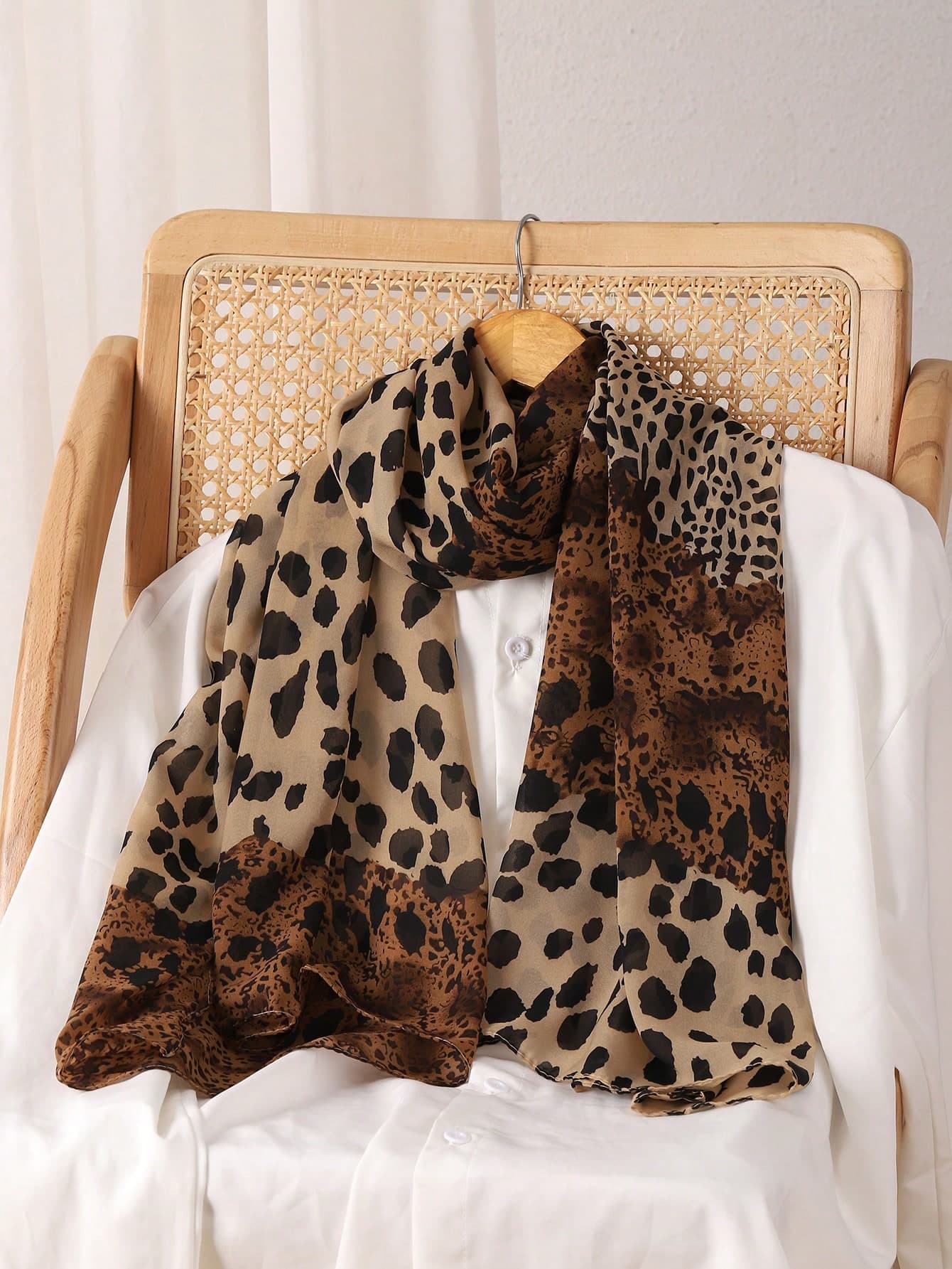 1pc Women's Full-Print Leopard Chiffon Scarf, Lightweight Soft Portable Bohemian Style Elegant Scarf, Ideal Gift For Daily, Leisure, Travel, And Festivals,Beach,Holiday