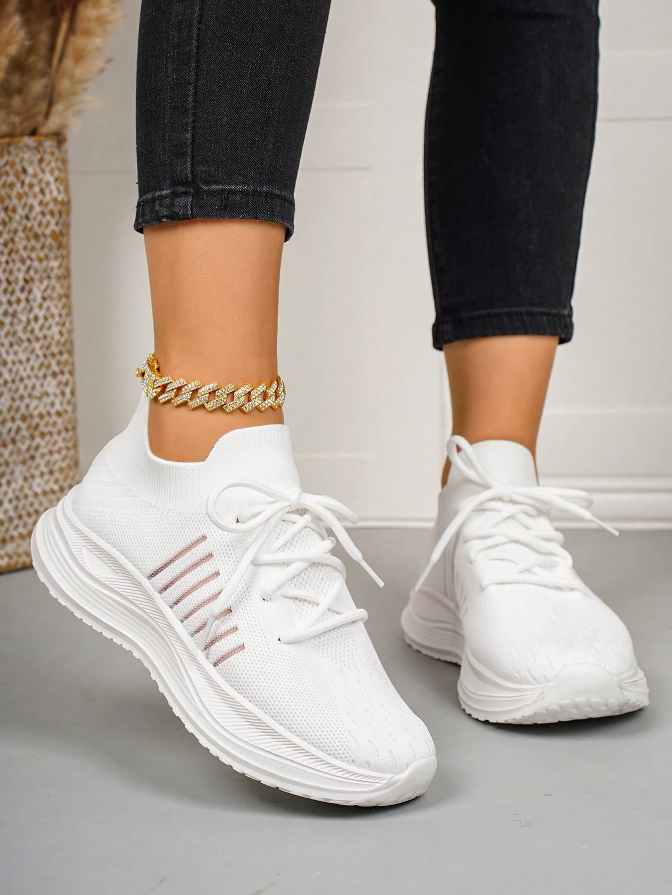 1 Pair Women's Lace-Up Lightweight Comfortable Casual Running Sneakers, White Shoes Suitable For Outdoor Leisure