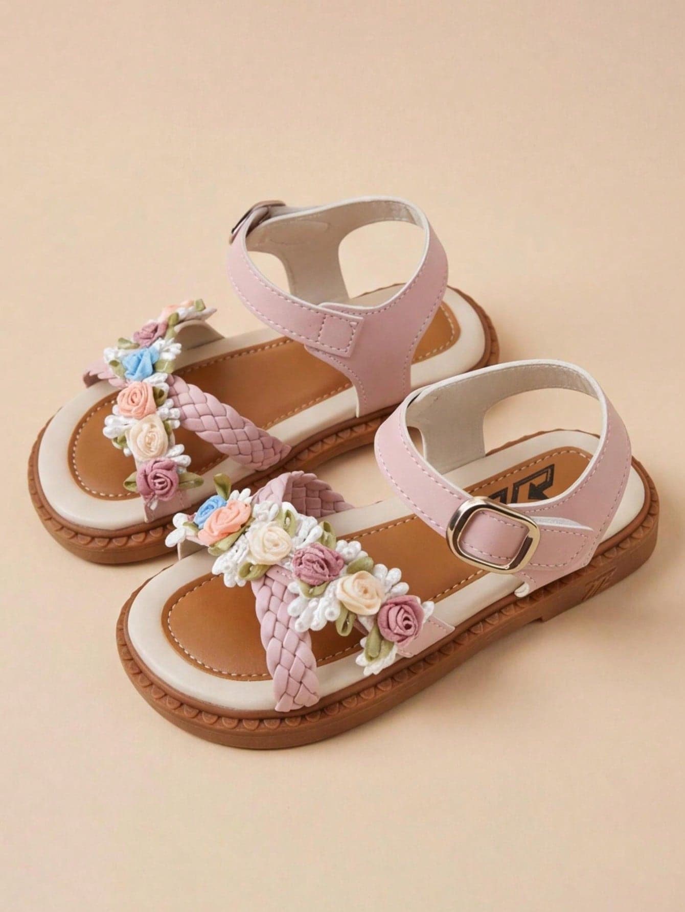 3-12 Years Old Girls Pink Floral Sandals. Woven Front With A Strap. Designed In Pink, Blue And White, Like A Sturdy Rose. Caramel-Colored Sole With Anti-Slip Function. Fresh Country Style, Perfect For Park Picnics And Family Outings! Essential Sandals For Children!