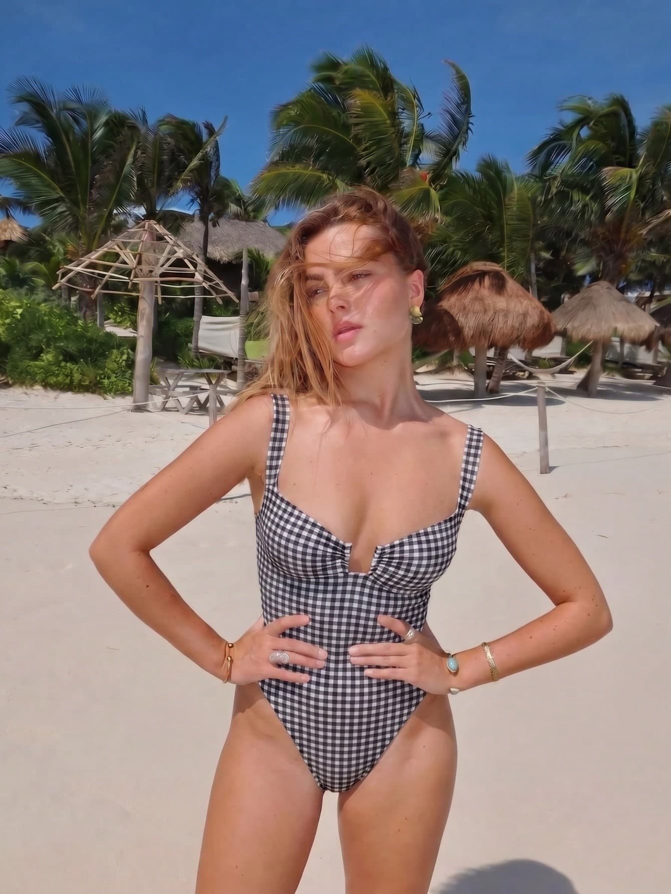 1pc Women's One-Piece Swimsuit With Lining, Wide Strap Design Minimalist & Elegant, Retro Color Tone Radiates Mature Charm