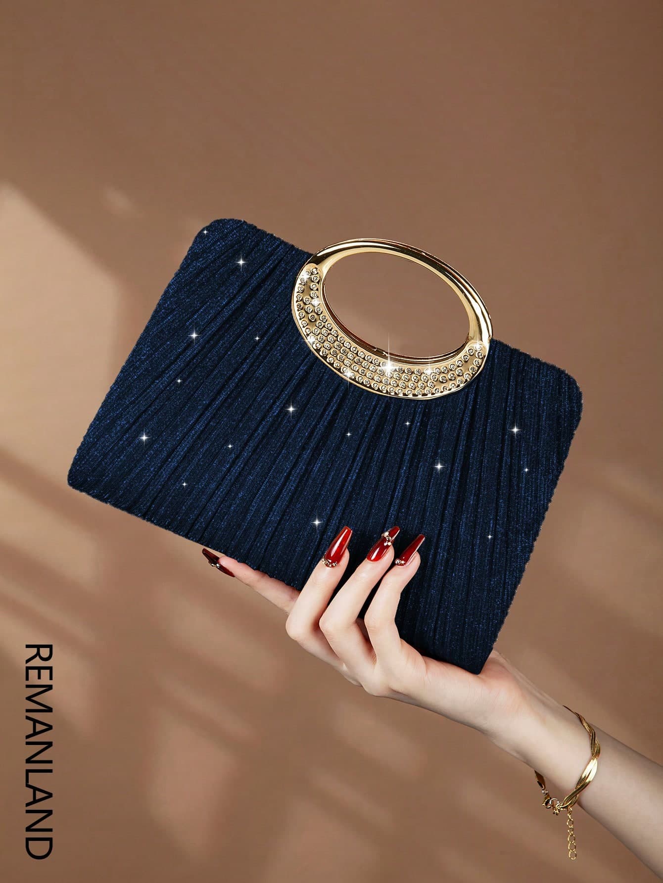 Sparkling, Radiant, Elegant And Charming, This Single Crystal-Embellished Fashionable Metallic Glitter Handbag Clutch Is Suitable For Ladies Attending Parties, Weddings, Galas, Events, Resorts, Beaches, And Summer Occasions. This Evening Bag Is The Perfect Choice For Party Girls And Women, Also Making An Excellent Gift For The Female, And Is An Ideal Dance Party Clutch.