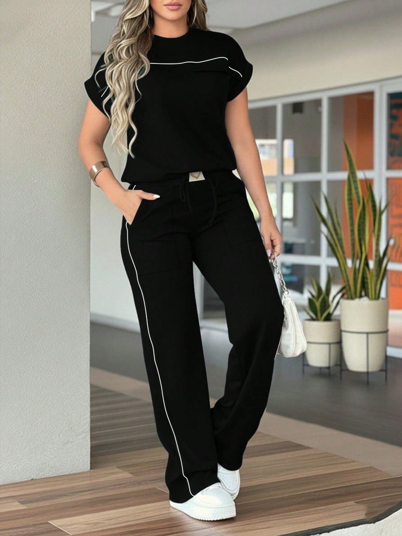 Women's New Solid Color Minimalist Round Neck Short Sleeve Top And High Waist Straight Leg Pants 2-Piece Set, Spring/Summer Black Elegant