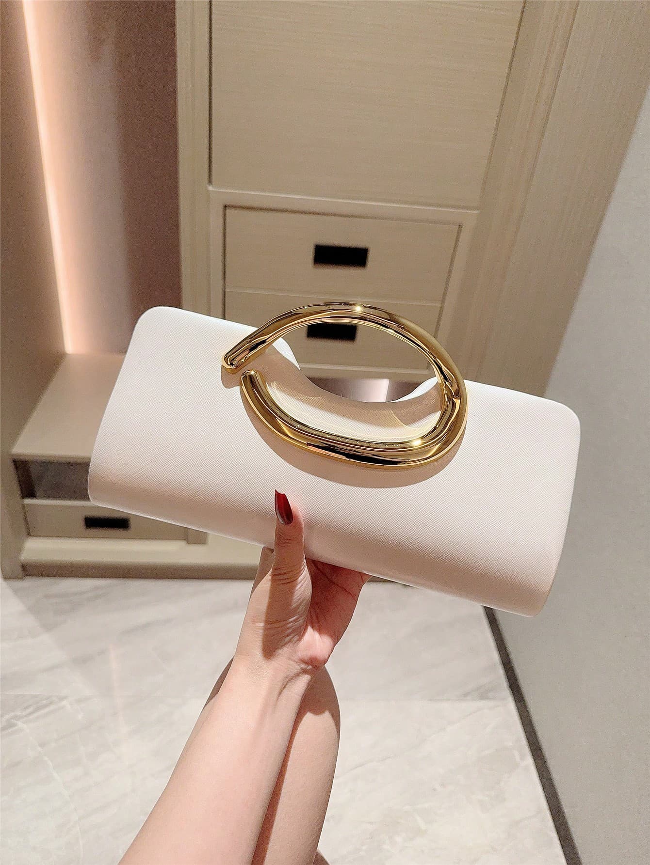 1pc European And American Fashion Metal Decor Mini Box Clutch, High-End Shiny Metal Strip Handbag For Women, Elegant Luxury Evening Bag For Formal Dress, PU Leather Party Bag/Romantic Wedding Clutch/Ball Bag, Cocktail Bag, Back To School Dance Bag With Metal Chain