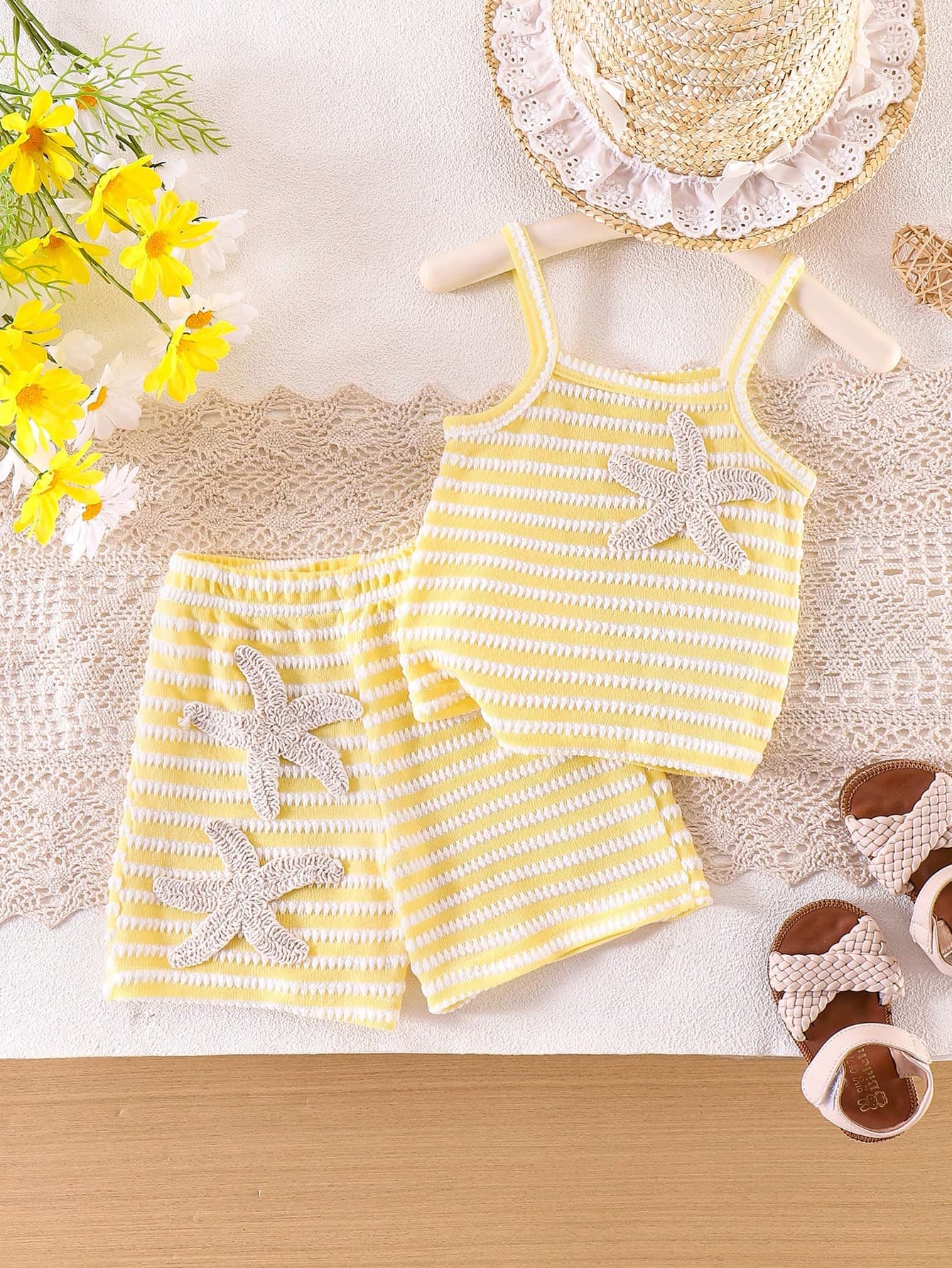 2pcs/Set Young Girl' Casual Vacation Style Yellow & White Striped 3D Starfish Strap Top And Shorts Set, Summer