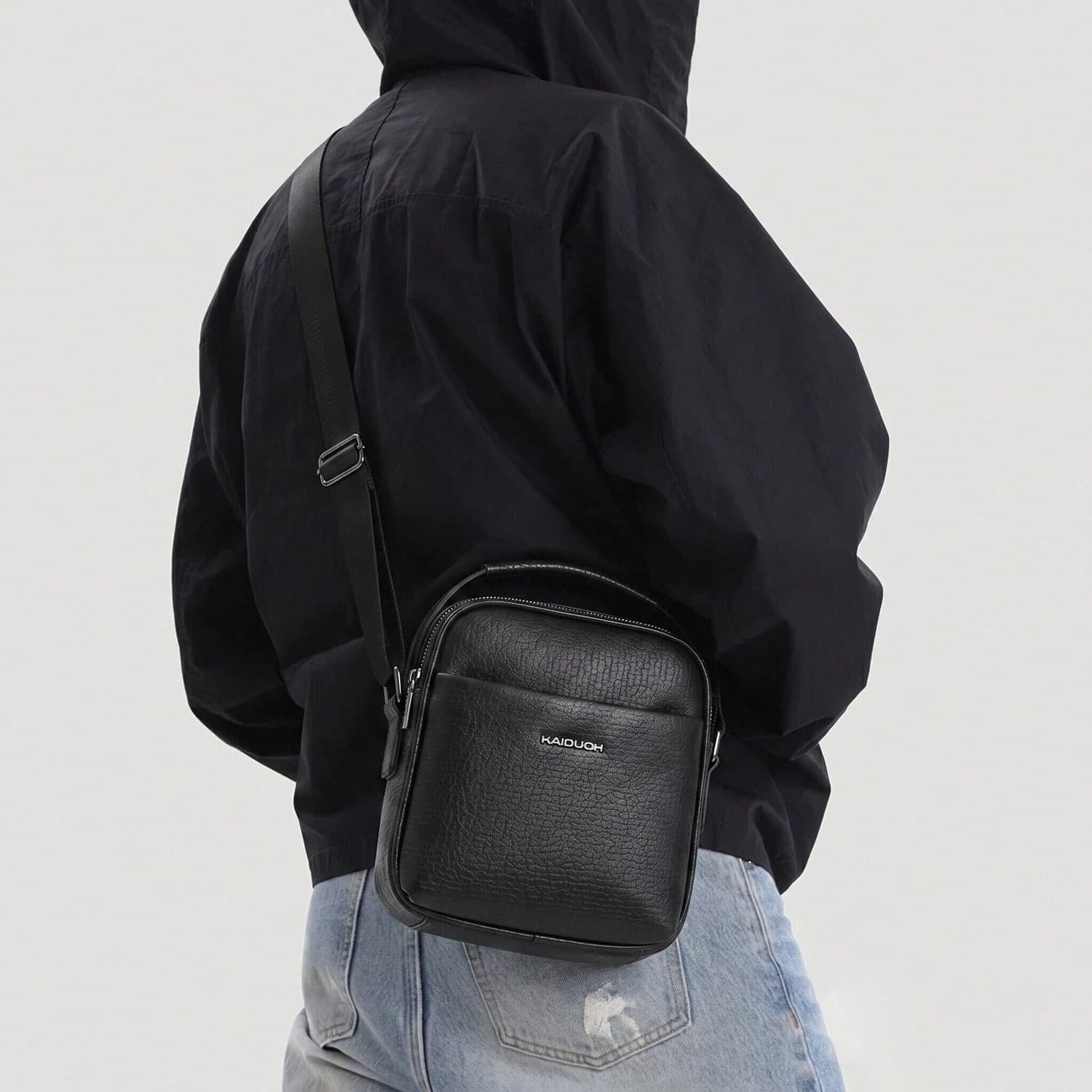 KAIDUCH Men's Casual Crossbody Bag, Black Plaid One Shoulder Bag, Large Capacity Shoulder Bag, Multiple Pockets With Zipper Closure, Suitable For Travel, School And Daily Use