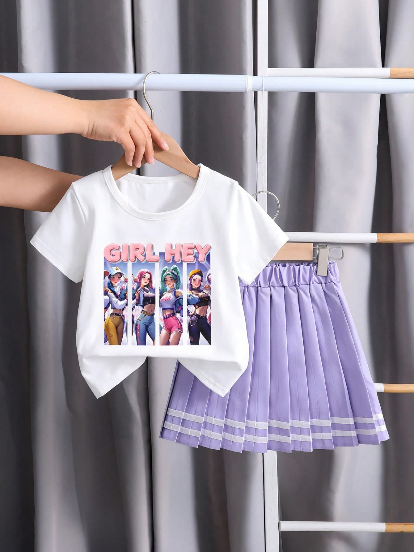 2pcs/Set Girls' Witch Hunting Graphic Print Short Sleeve T-Shirt And Solid Color Mini Skirt Set Summer Outfit