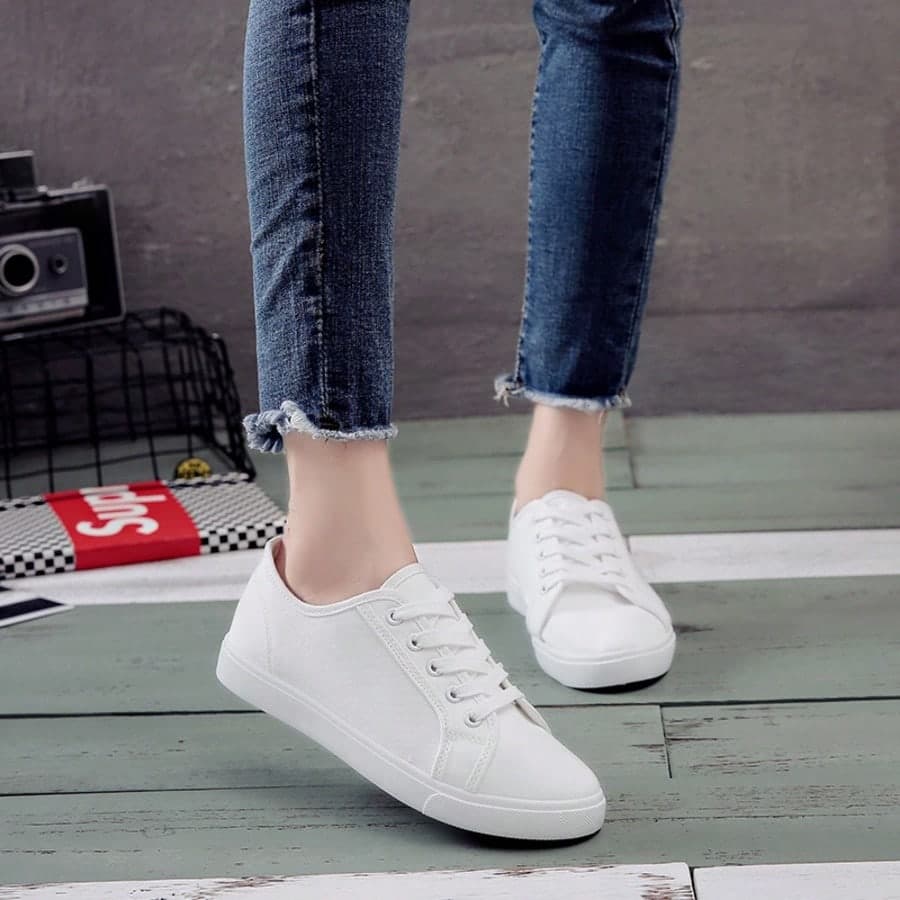 Women's Low-Top White Canvas Sneakers, Suitable For Jeans Or Dresses, Lace-Up Casual Daily Shoes, Lightweight Non-Slip Canvas Shoes For Outdoor Walking And Leisure Sports, Comfortable Flat Lace-Up Shoes For School Or Work