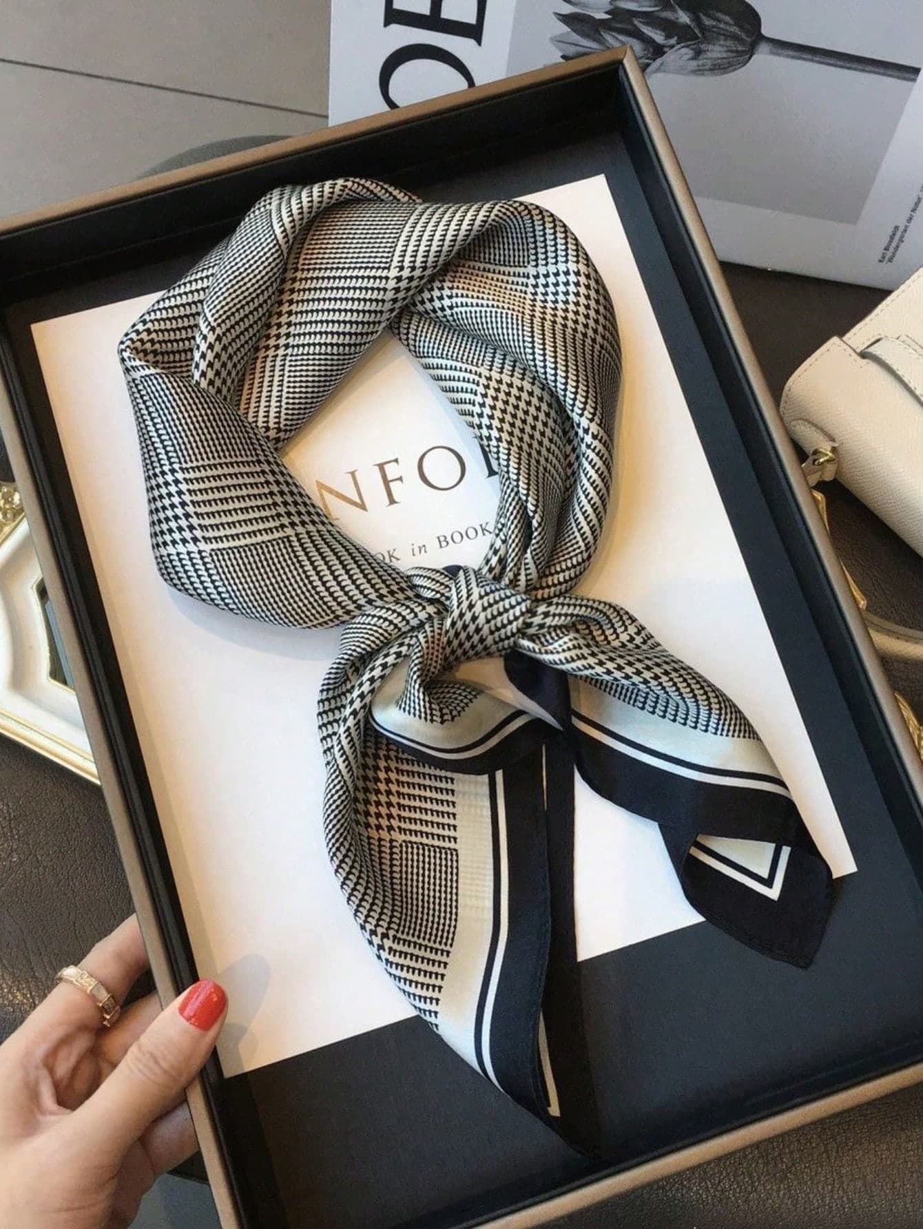 1pc Summer Fashion Letter Print Faux Bandage, Versatile Square Scarf, Retro Horse Minimalist Luxury Faux Silk Neckerchief, Suitable As Headscarf