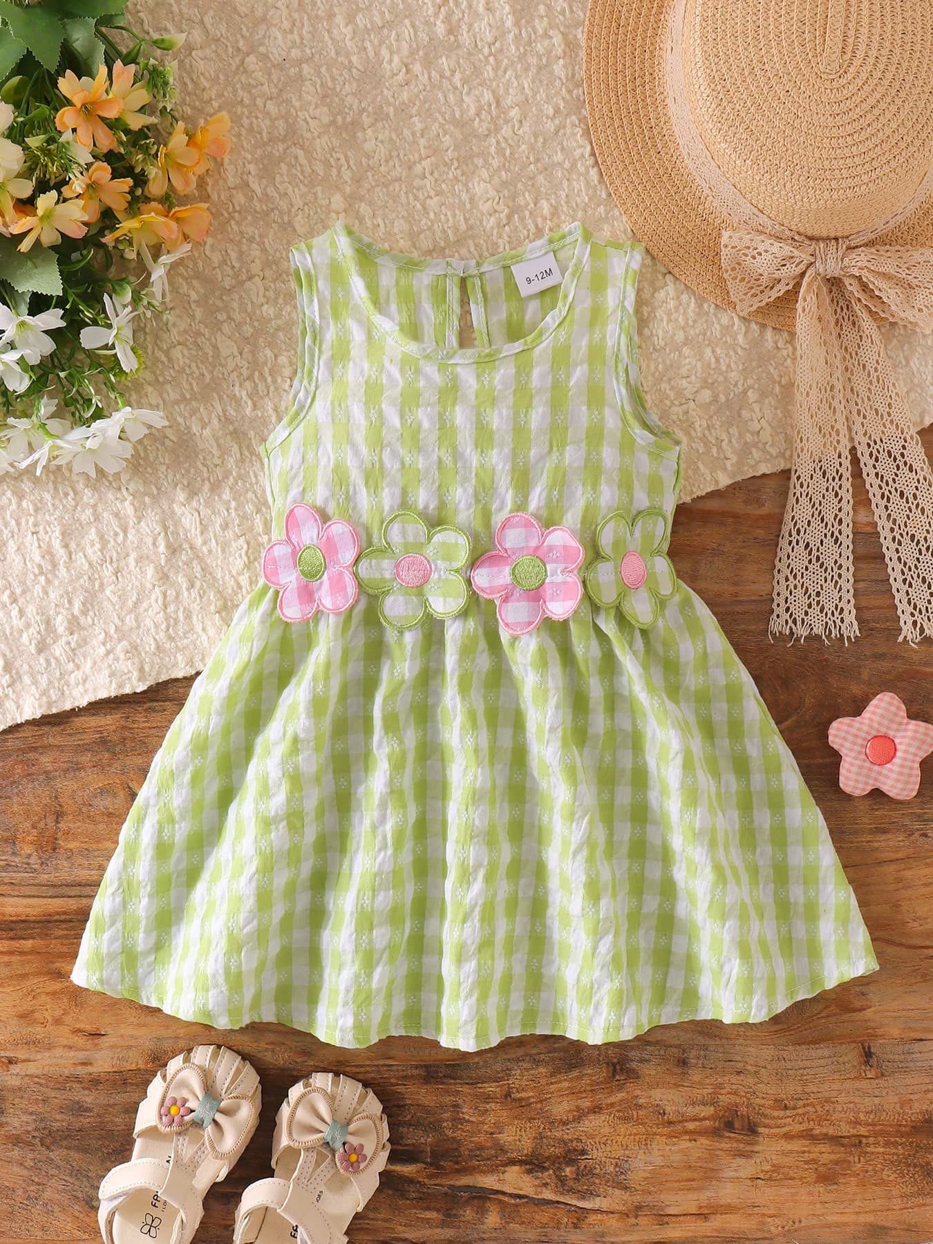 Baby Girls' Summer Sleeveless Dress, Fresh Green & White Plaid Pattern, Cute 3D Floral Decor, Loose & Comfortable Casual Dress For Outings, Parks, Vacations, Parent-Child Activities