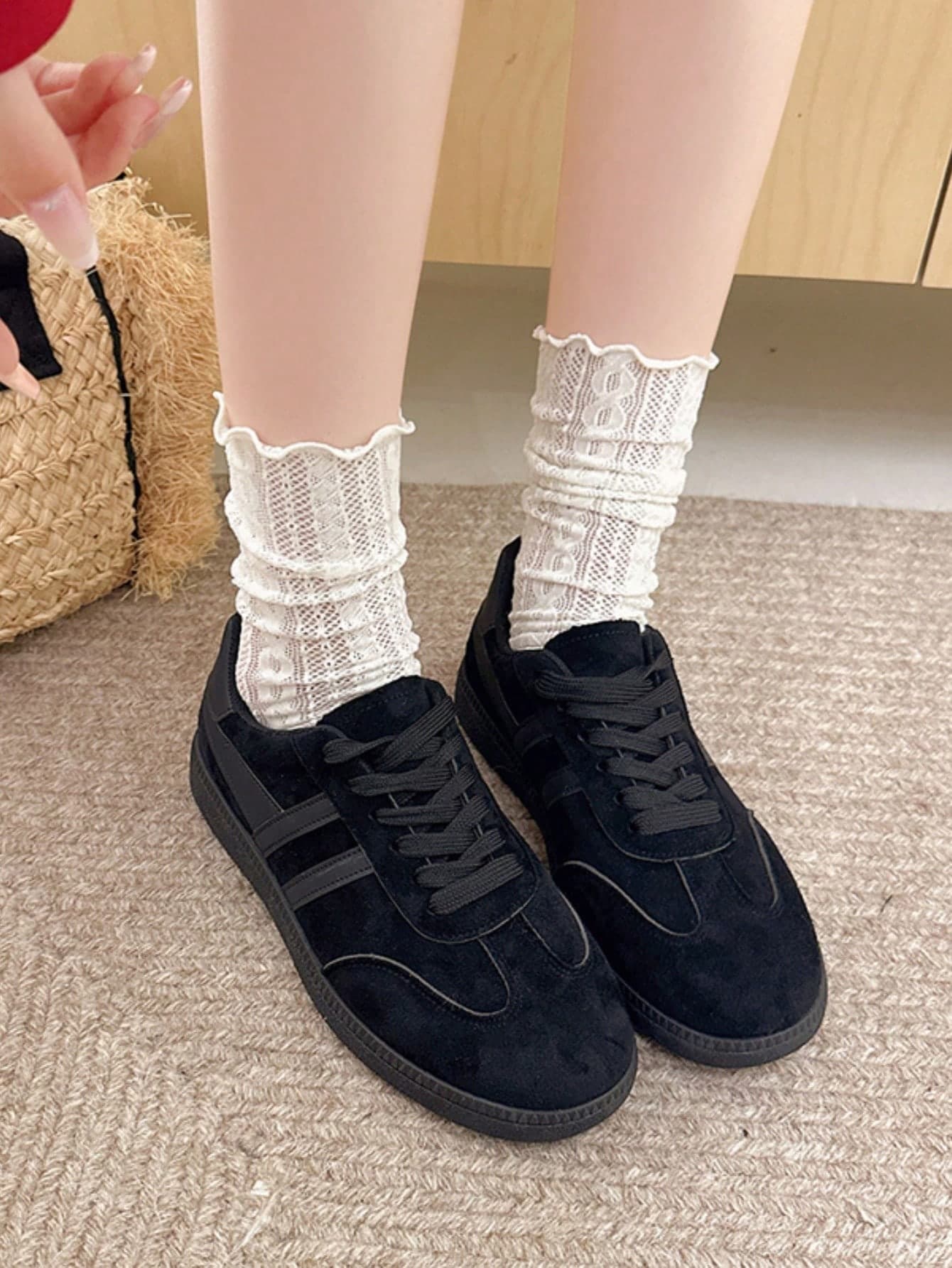 Sodalemon 1 Pair Women's Casual Sports Shoes, White Skate Shoes, Slip-On Slouchy Shoes, Round Toe Low Vamp Lace-Up, Lightweight And Comfortable, Daily Wear, Commuter Shoes, Match With Skirts, Jeans, Outdoor First Choice