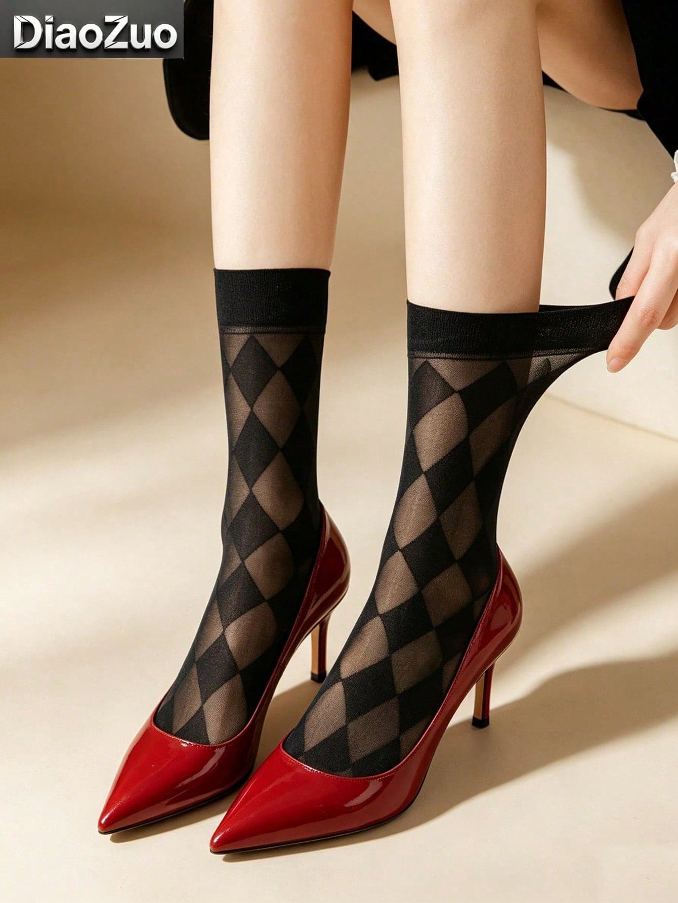 1 Pair Women's See-Through Diamond Mesh Socks, Black & White See-Through Elastic Ankle Socks, High Elasticity, Anti-Snag, Suitable For Daily Wear And Parties