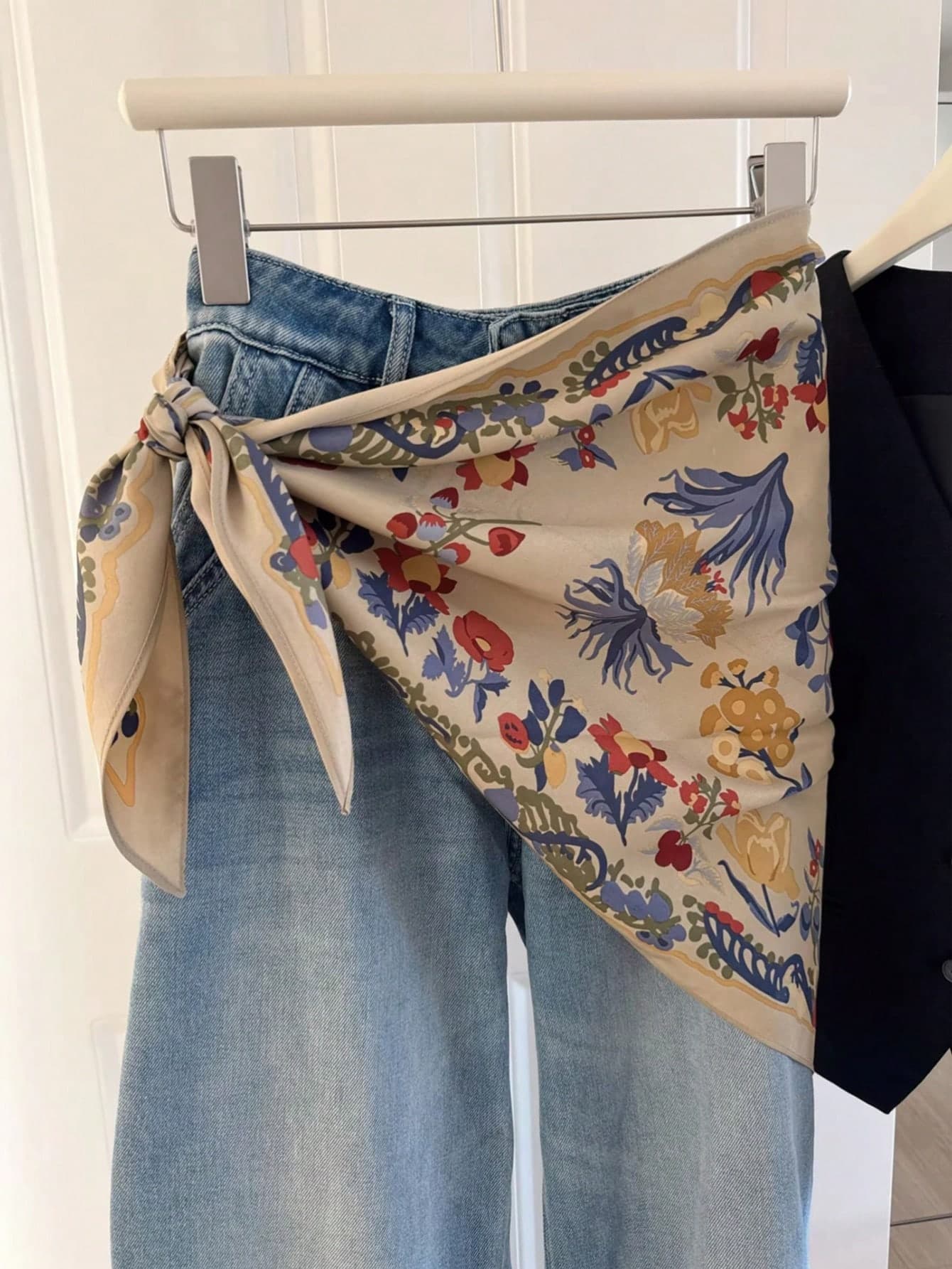 2pcs Women's Vintage Printed Triangle Scarf, Multipurpose Square Scarf: As Belt, Headscarf, Neck Scarf, Hair Accessory Versatile