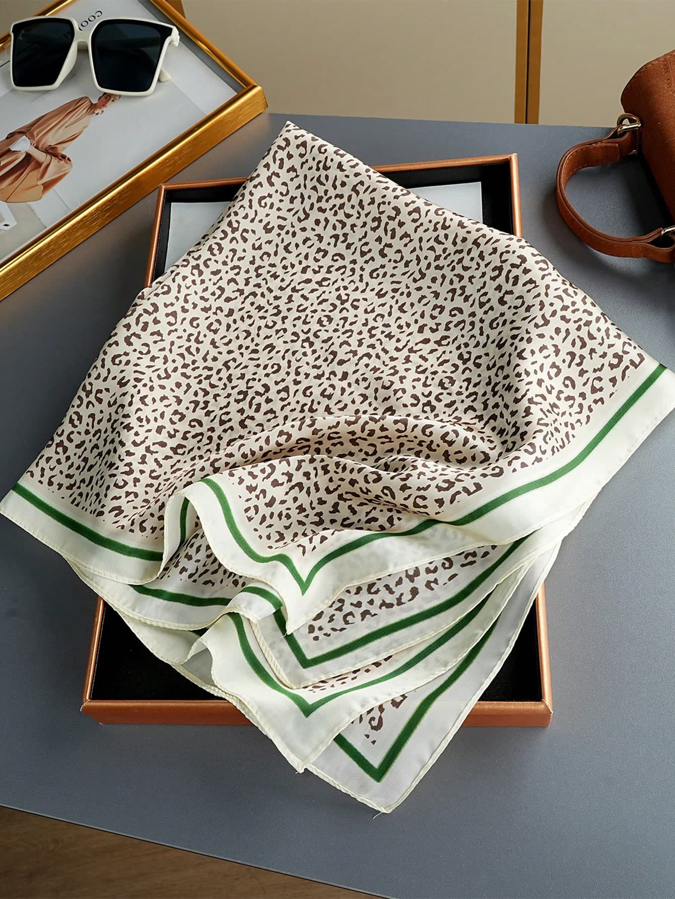 1pc Luxury Floral Print Scarf, All-Season Headscarf, Fashionable Shawl, New Print Silk Scarf, Popular 70*70cm/27.56inch Square Scarf, Women's Neck Scarf, Casual, Polyester
