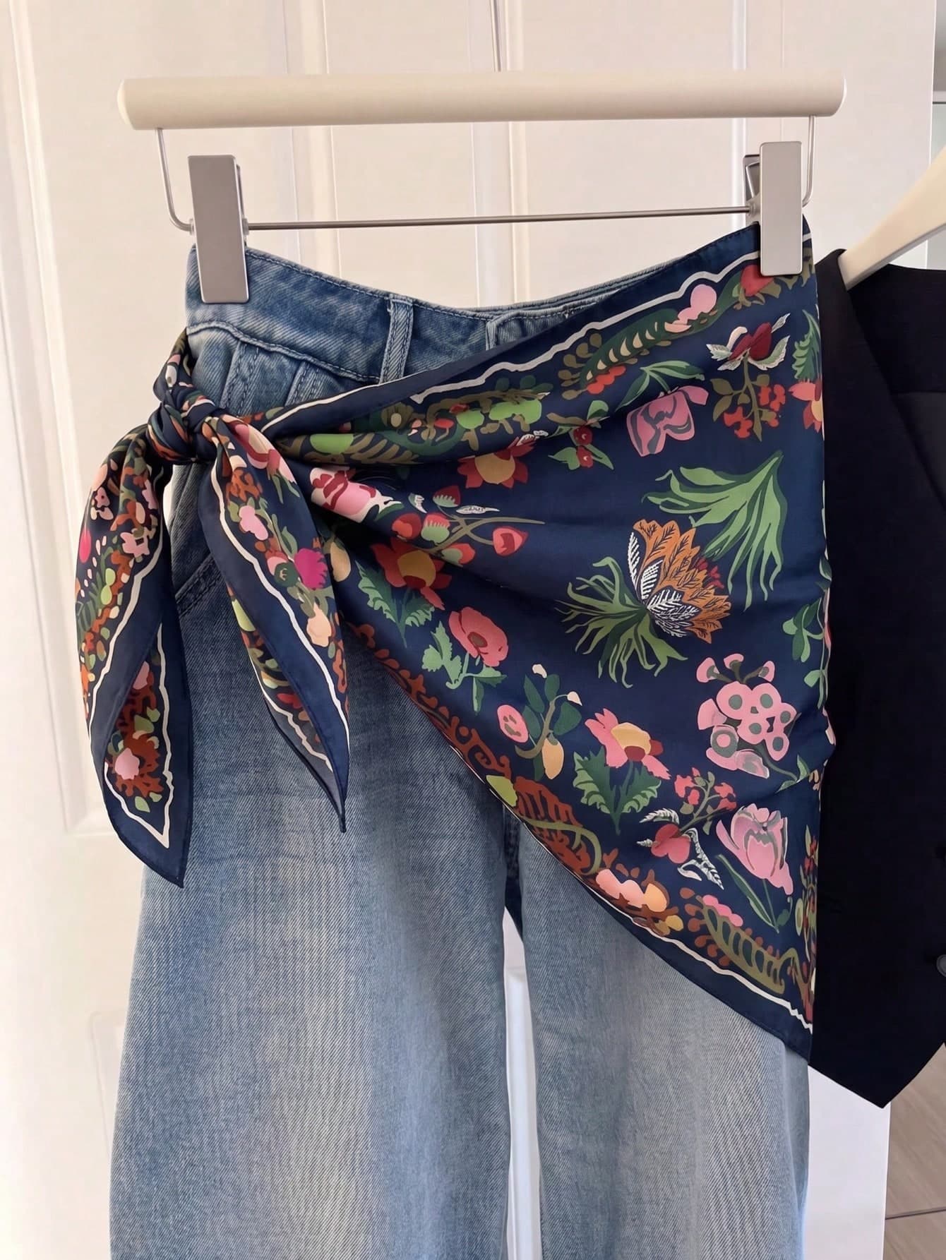 1pc Women's Vintage Floral Print Multi-Purpose Triangle Scarf. Decorative Square Scarf, Can Be Used As A Belt, Headband, Neck Scarf Or Headscarf. Adds Elegant Style To Workwear And Summer Outfits., For Her