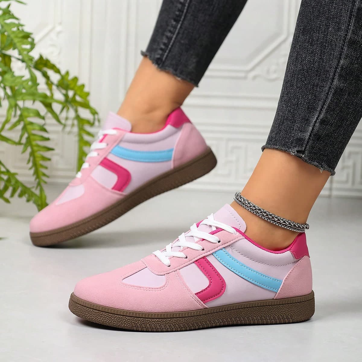 2026 New Women Flat Casual Sneakers, Round Toe Lace-Up Outdoor Versatile Lightweight Trainers, Spring/Autumn, Easy To Clean, Flat Low-Top Casual Shoes, Contrast Color Sports Casual Shoes, Retro Style Skateboard Shoes, Fashionable All Season