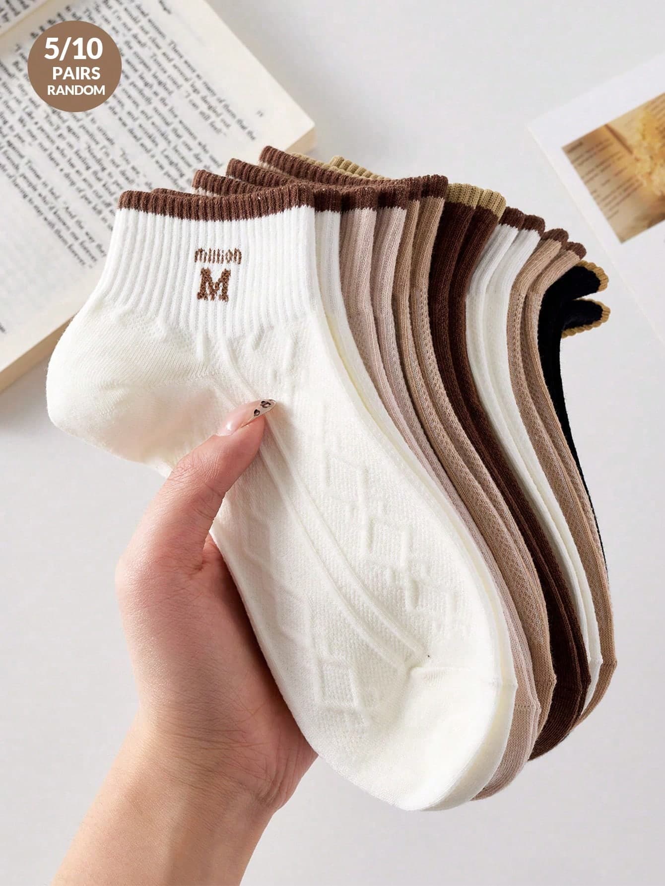 10/5 Pairs Women Vintage "Million" Letter Pattern Fashion Ankle Socks, Breathable Soft Minimalist Socks, White/Black Casual Socks Suitable For Spring/Summer