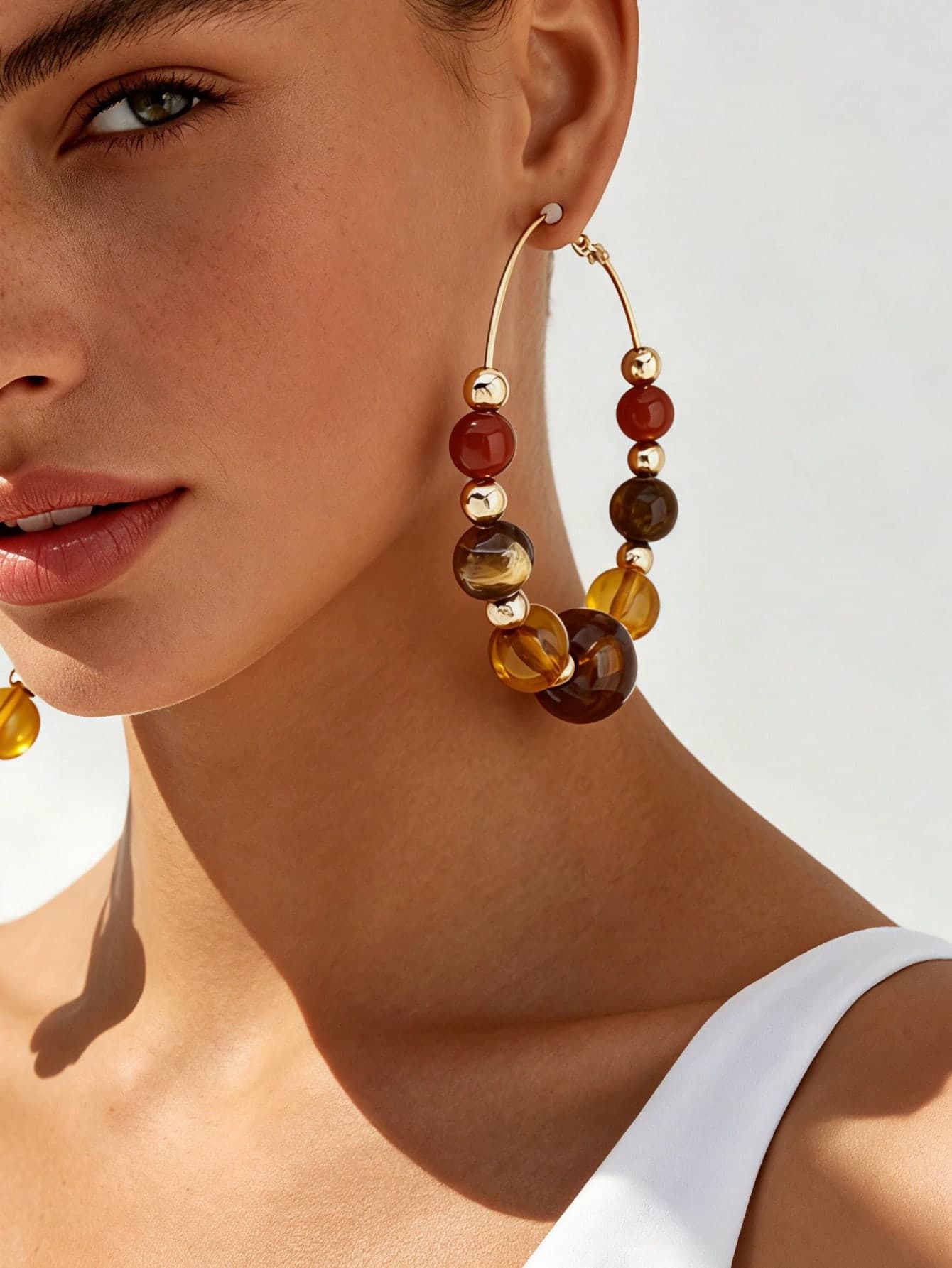 1 Pair Summer Bohemian Style Colorful Shell/Starfish/Conch/Bead Pendant Hoop Earrings, Women's Summer Beach Casual Vacation Matching Hoop Earrings, Random Color Sequence