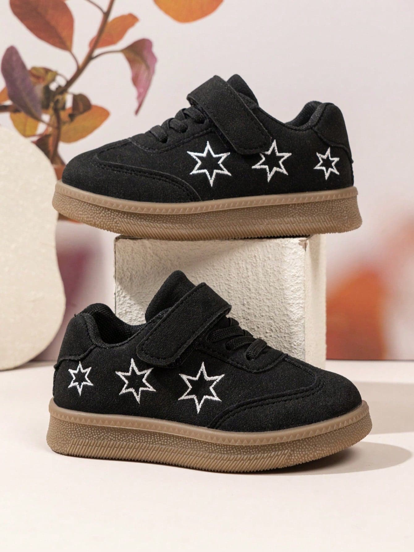 Kids Star Embroidery Low-Top Casual Shoes, Boys & Girls Hook-And-Loop Slip-On Sneakers, New Autumn/Winter Soft Sole Non-Slip Breathable Versatile Campus Skateboard Shoes, Lightweight & Durable