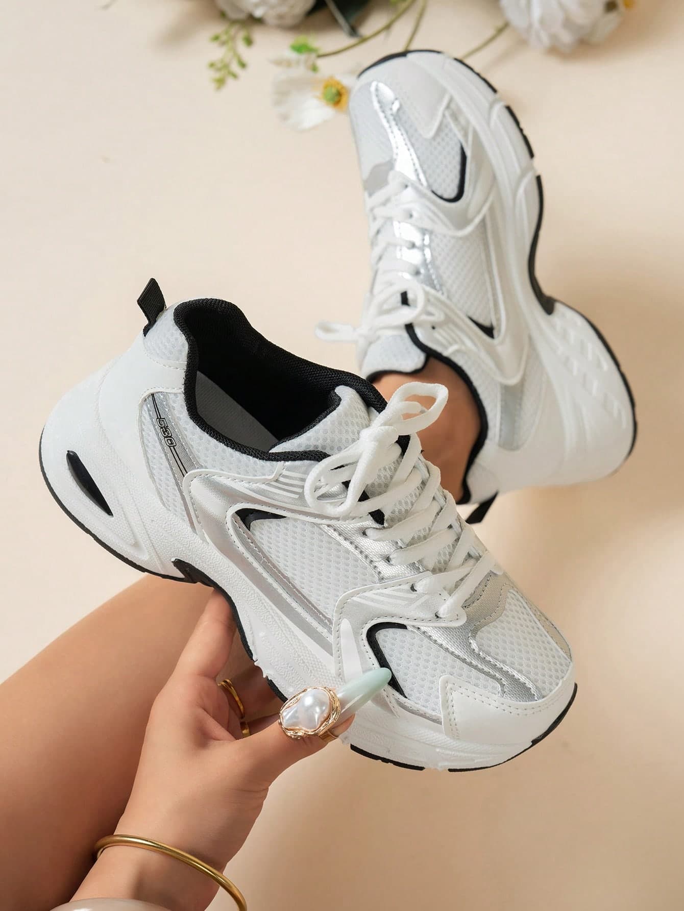 Sodalemon New Women's Casual Sports Shoes, Preppy Style Chunky Sneakers, Shoes, White Sneakers, Couple Style, Round Toe Lace-Up Mesh Breathable Versatile Deep Cut Fashion Print Graffiti College Style Student Shoes, Outdoor Hiking Casual Shoes, Commuter Shoes, Runs Small By One Size