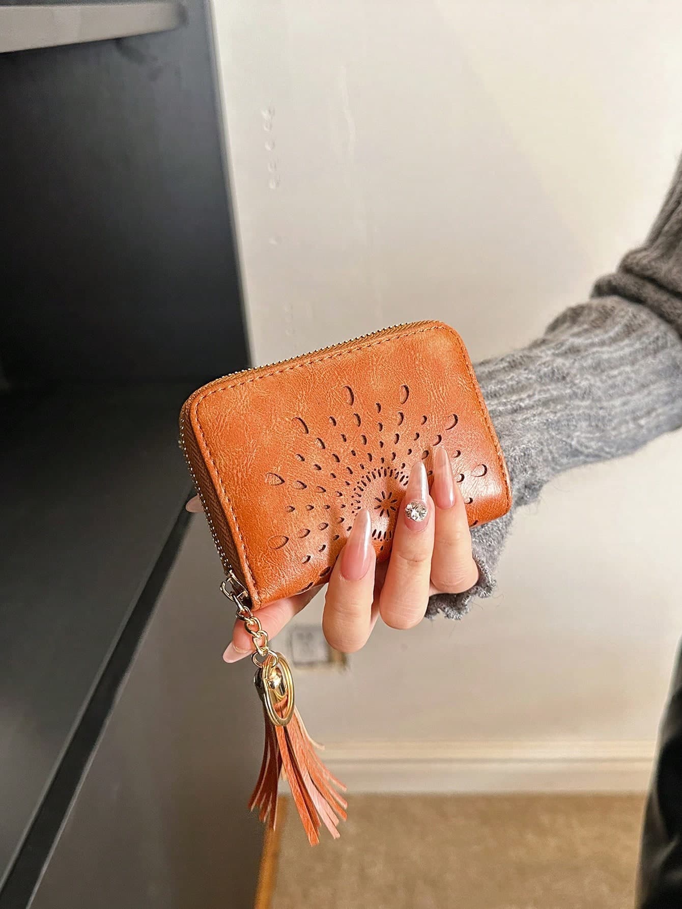 New Hollow Organ Anti Fading Tassel Card Bag, Exquisite And High-End Multi Card Slot ID Bag