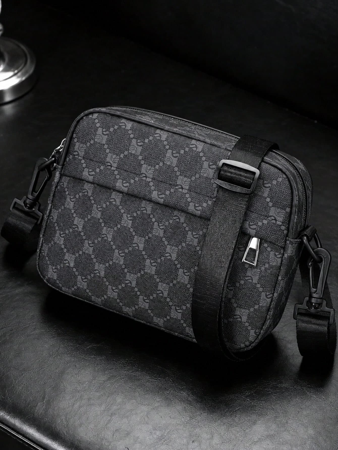 Men's Box Bag Crossbody Shoulder Bag Small Square Bag Vintage PU Waterproof Wallet Unisex Business Storage Bag Suitable For Business Travel Toiletries Storage Tool Bag Large Capacity Portable Black Clutch Handbag Office Supplies Retro Men's Gift Peach Tree