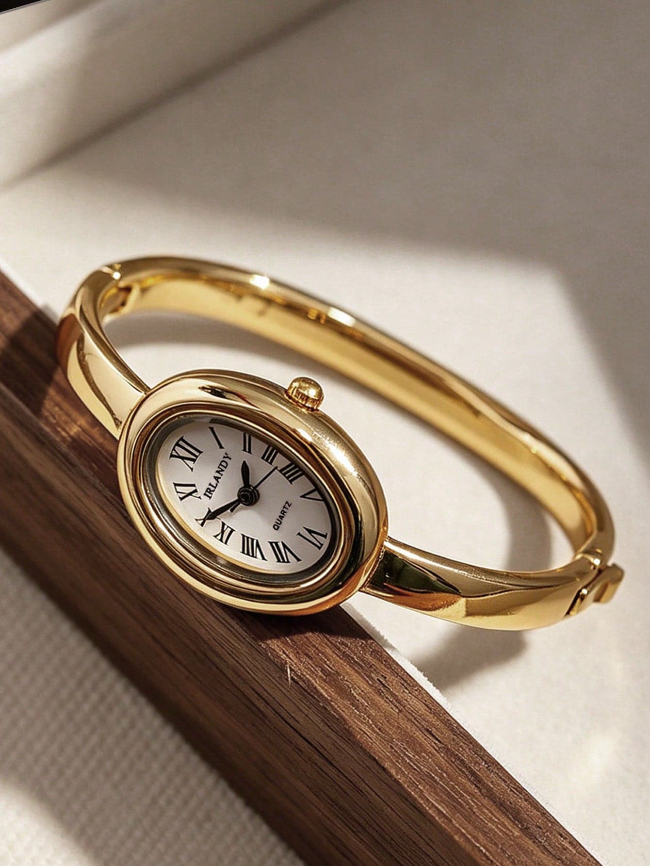 1pc Women's Bracelet Watch, Oval Roman Numeral Small Dial, Non-Adjustable Strap, Vintage British Style, Niche Luxury Fashion Quartz Watch, Suitable For Wearing On Holidays, Parties, Weddings, Back To School Season, Etc., Best Gift For Women.